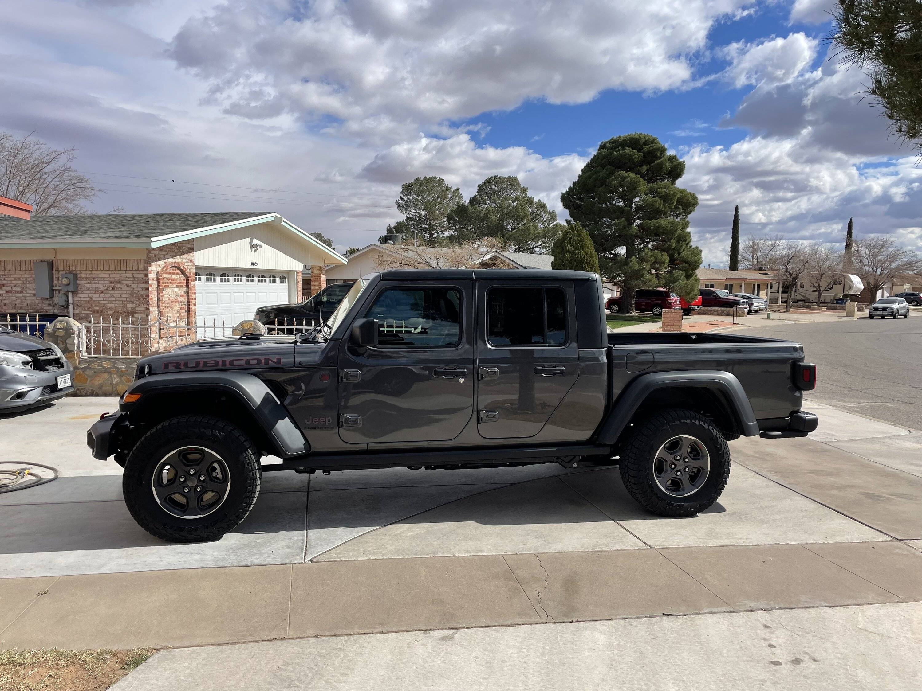 Jeep Gladiator New EcoDiesel Gladiator 32E30DF0-4E06-4354-AD95-42674E40737D