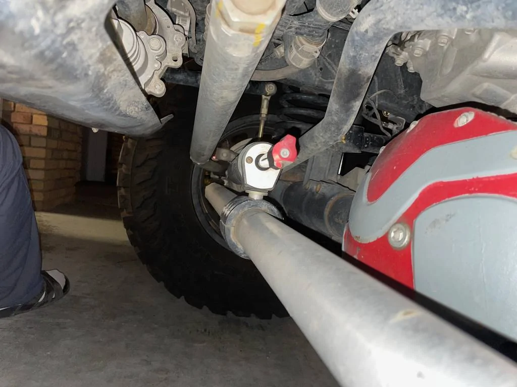 Jeep Gladiator Rock Krawler drag link hits flipped stabilizer. hVIL8i