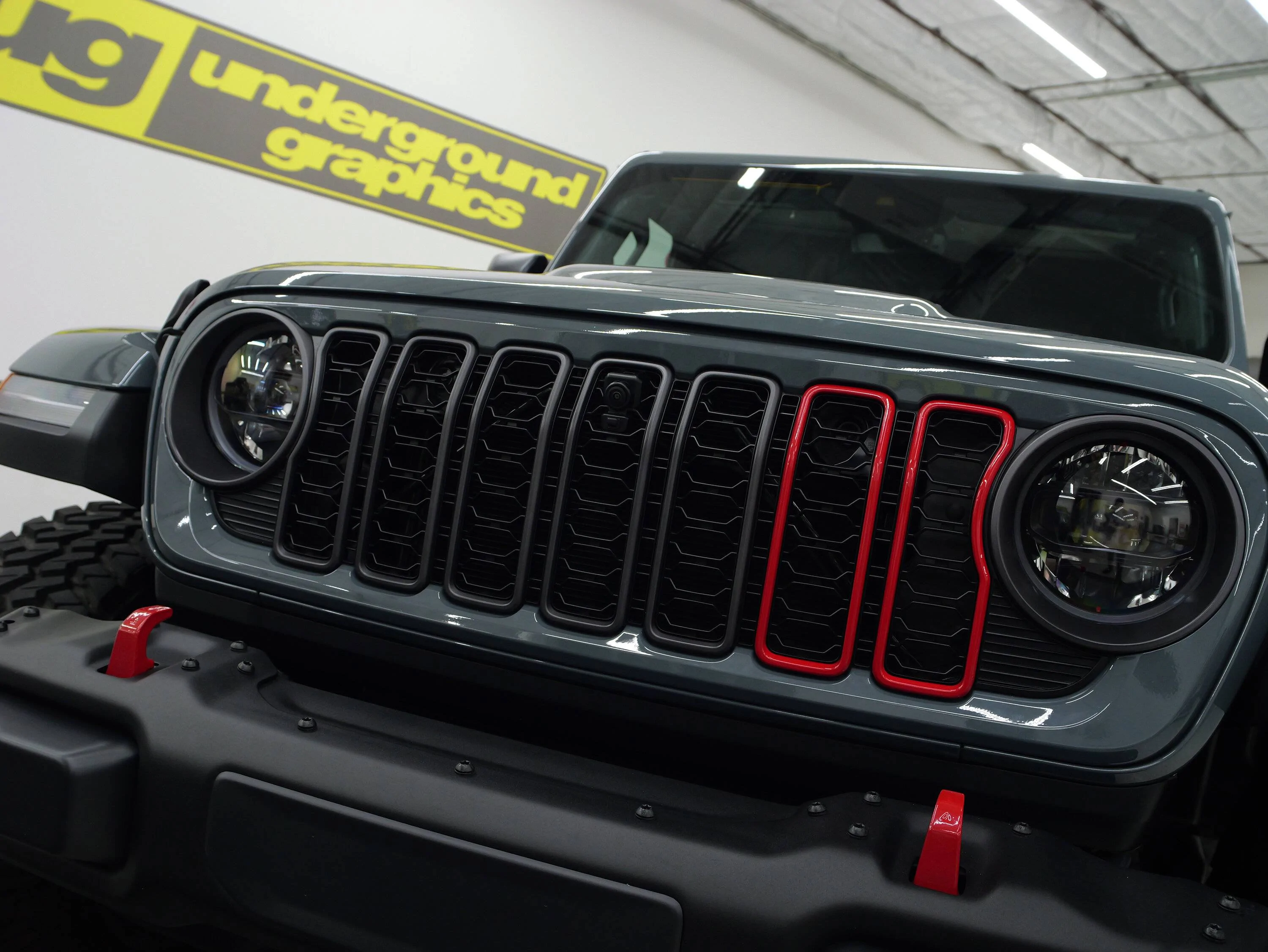 Jeep Gladiator 2024 + Jeep Wrangler JL/ JT Grille Pinstripes Inlays P1004693