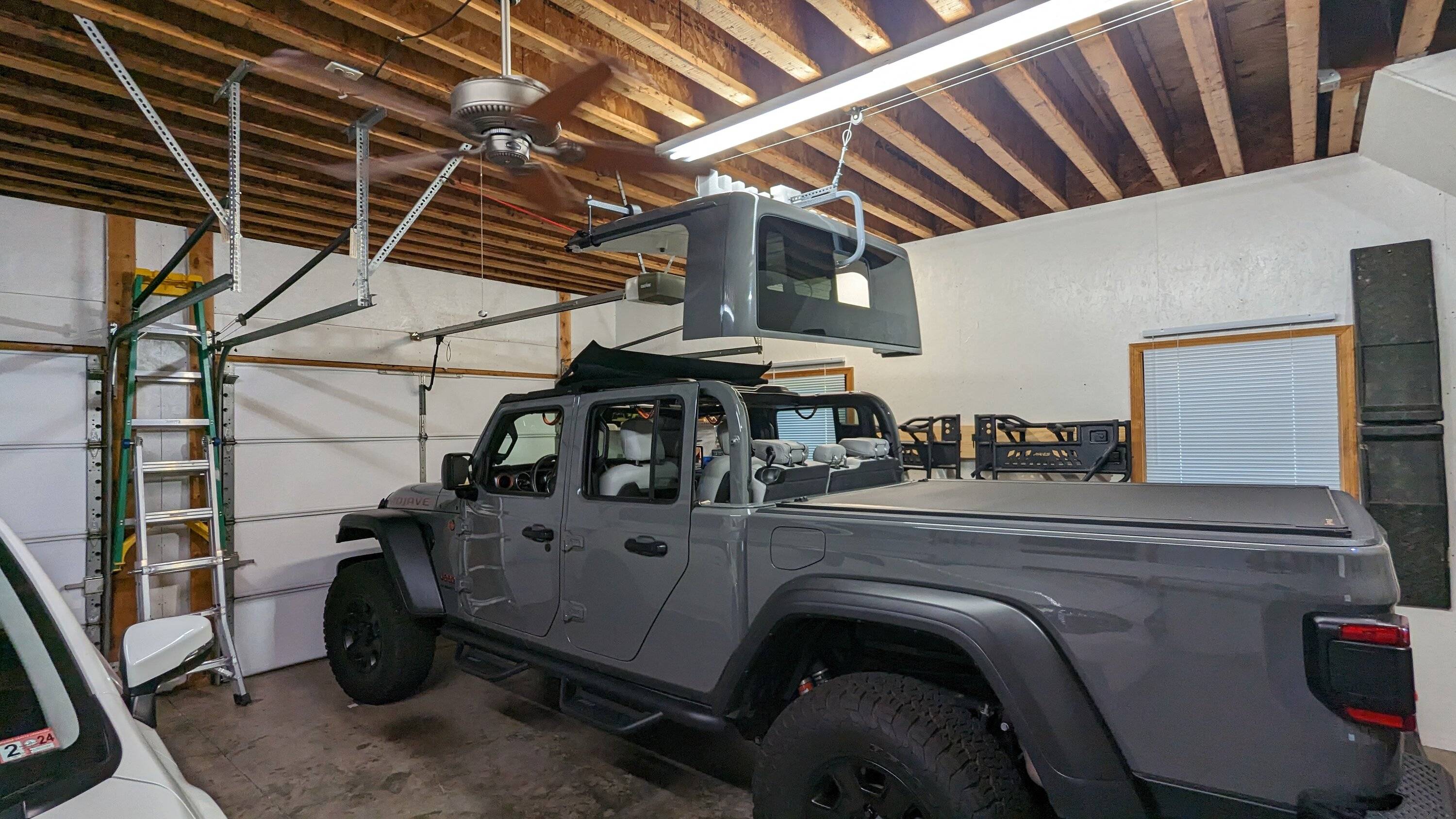 Jeep Gladiator Hardtop hoist with door storage PXL_20230603_173957351