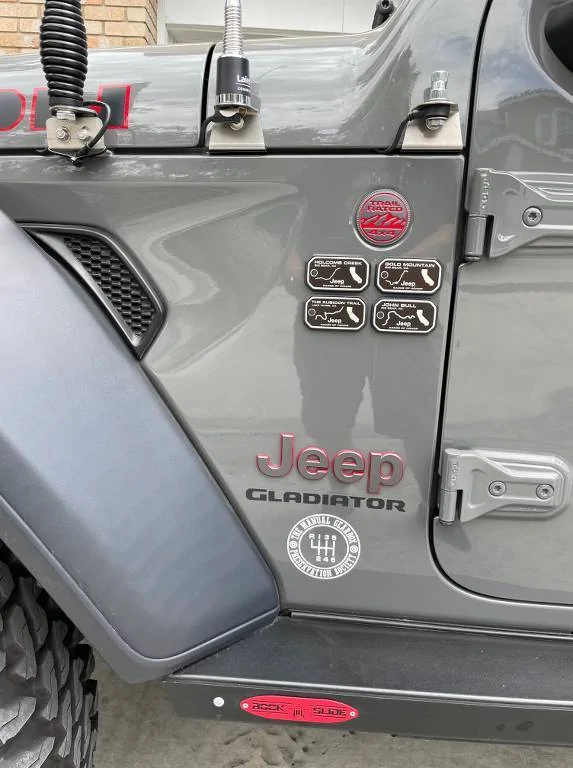 Jeep Gladiator Trail Badges? Where are you putting them? G7Ndsy