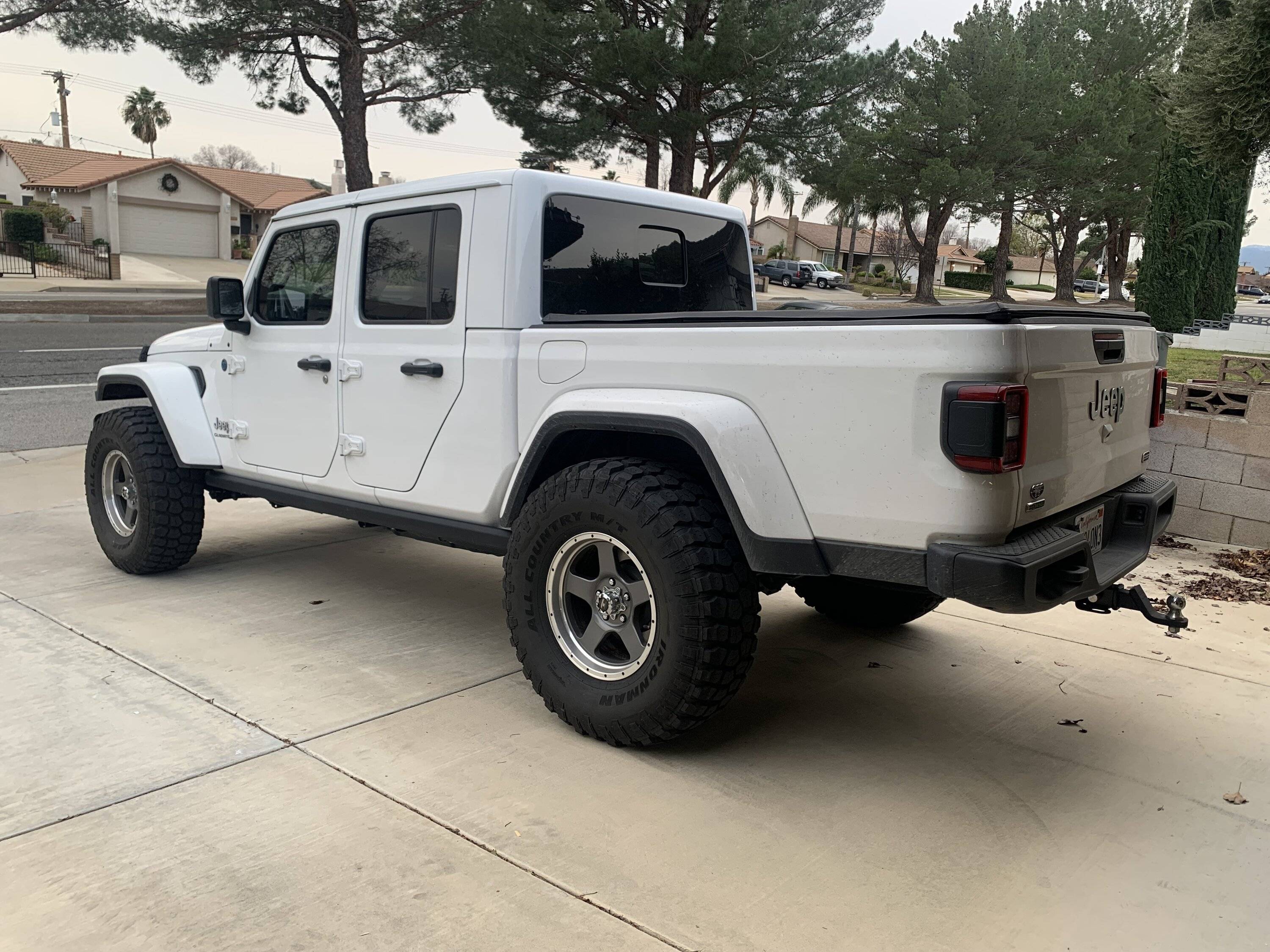 Jeep Gladiator Anyone else running 37s no lift? 69284155747__EF71939F-A26A-42FE-B039-2B192834400D