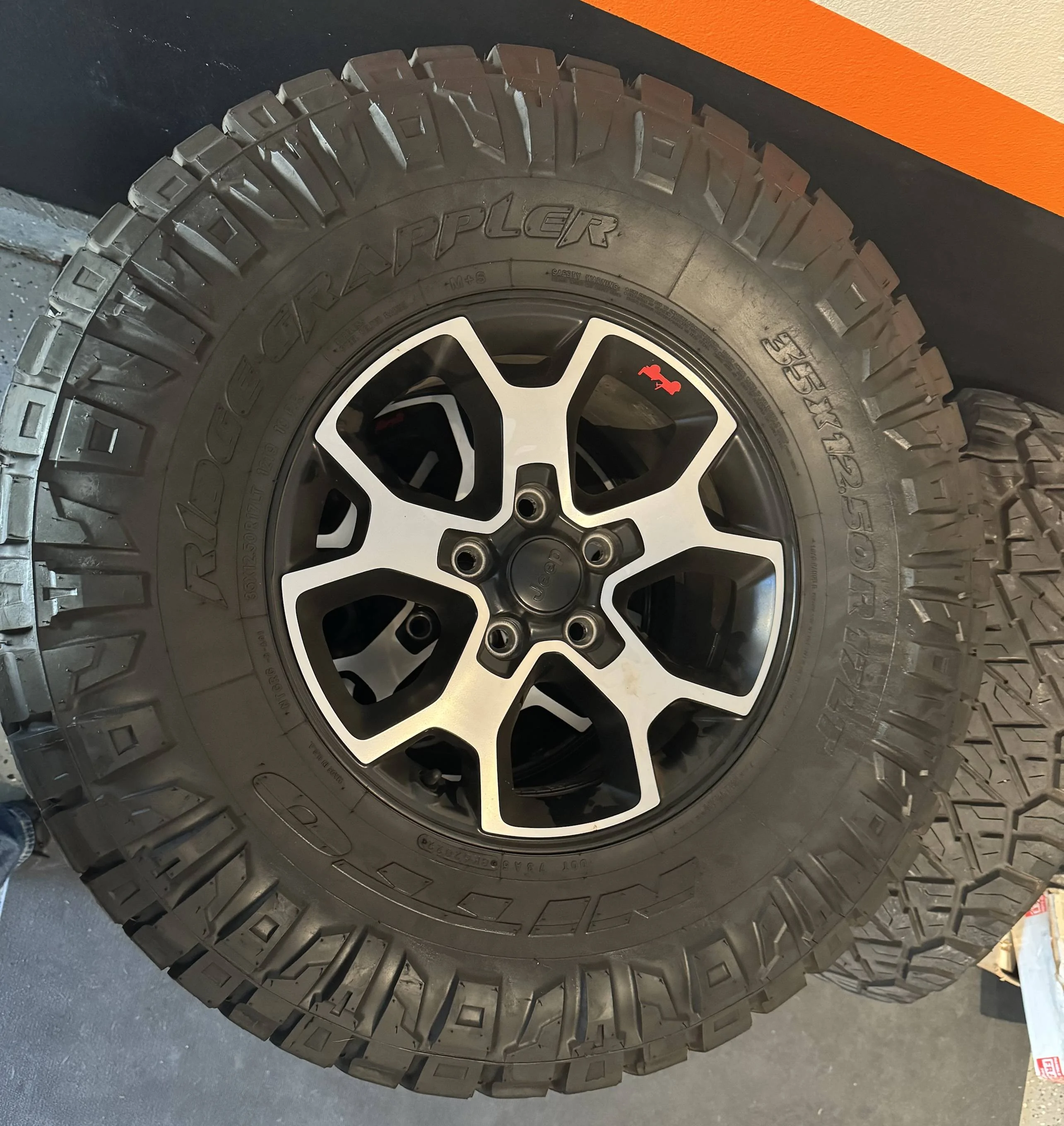 Jeep Gladiator 35x12.5R17 Nitto Ridge Grapplers (SoCal) w Sidewall