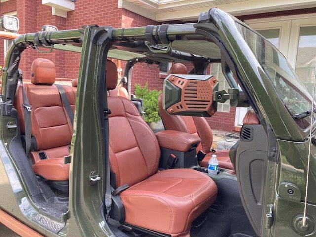 Jeep Gladiator Want to buy -  Brown/Tan seats for Gladiator Jeep mirror 4