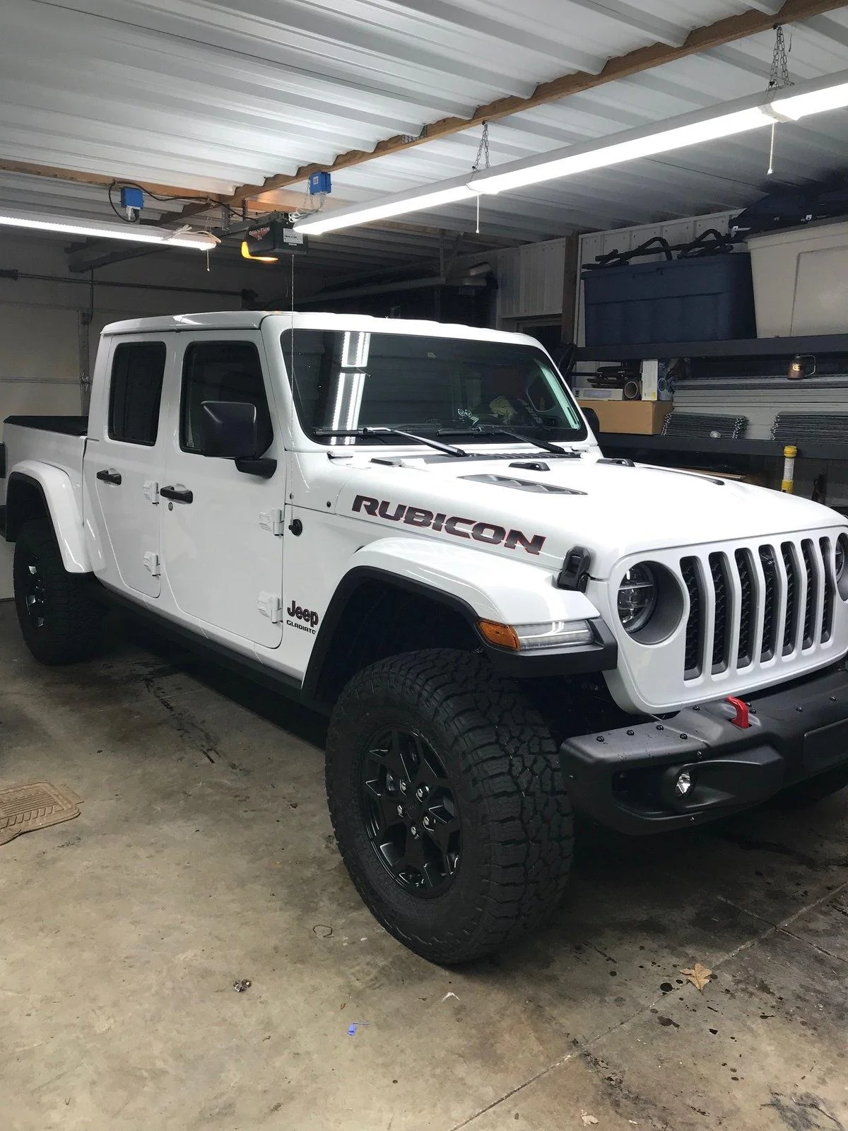 Jeep Gladiator 2020 Jeep Gladiator LE White Rubicon image1 (006)