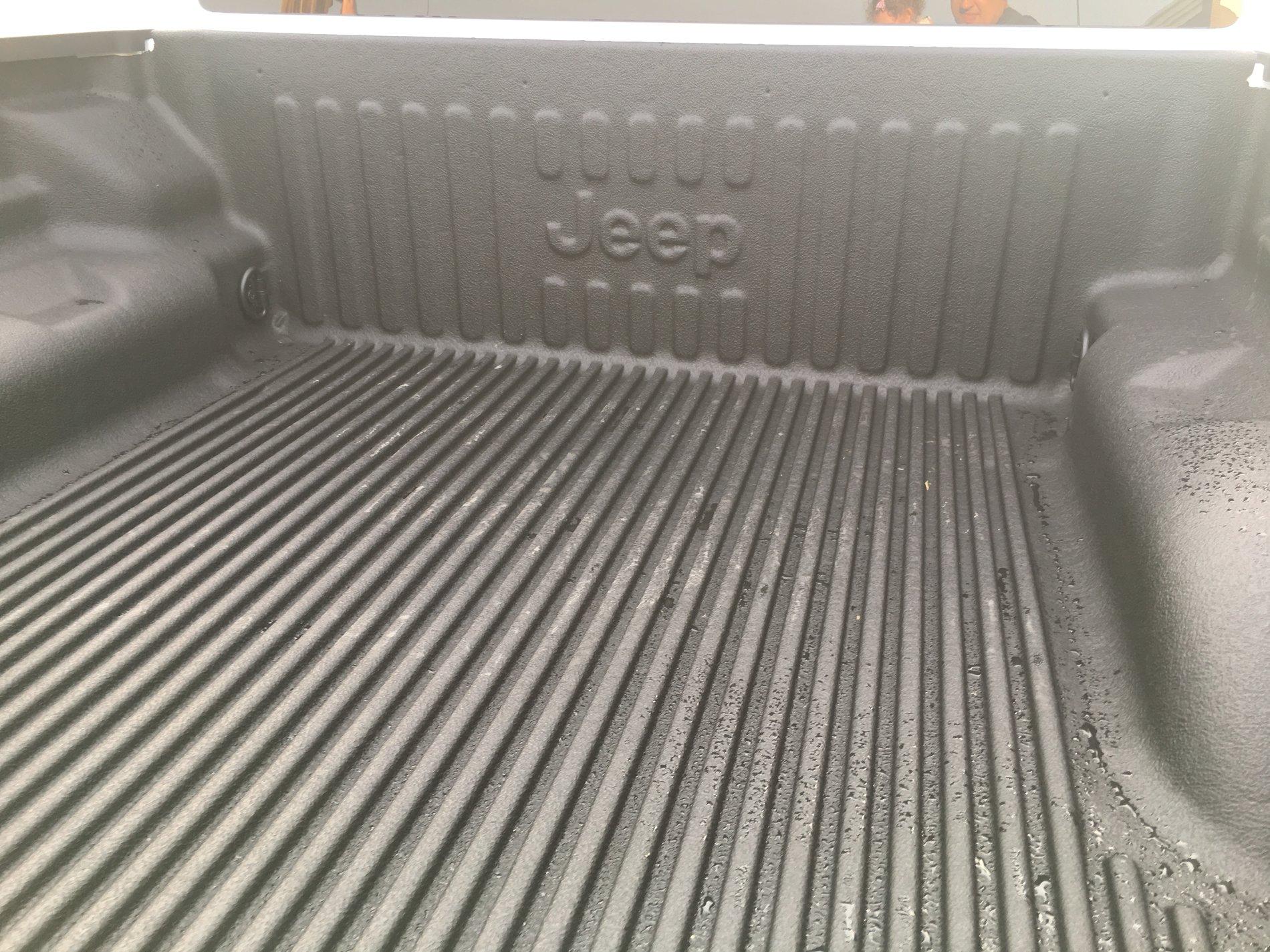 Jeep Gladiator Plastic bed liners 7943E415-9E8B-4A85-ABAB-617D169005BB