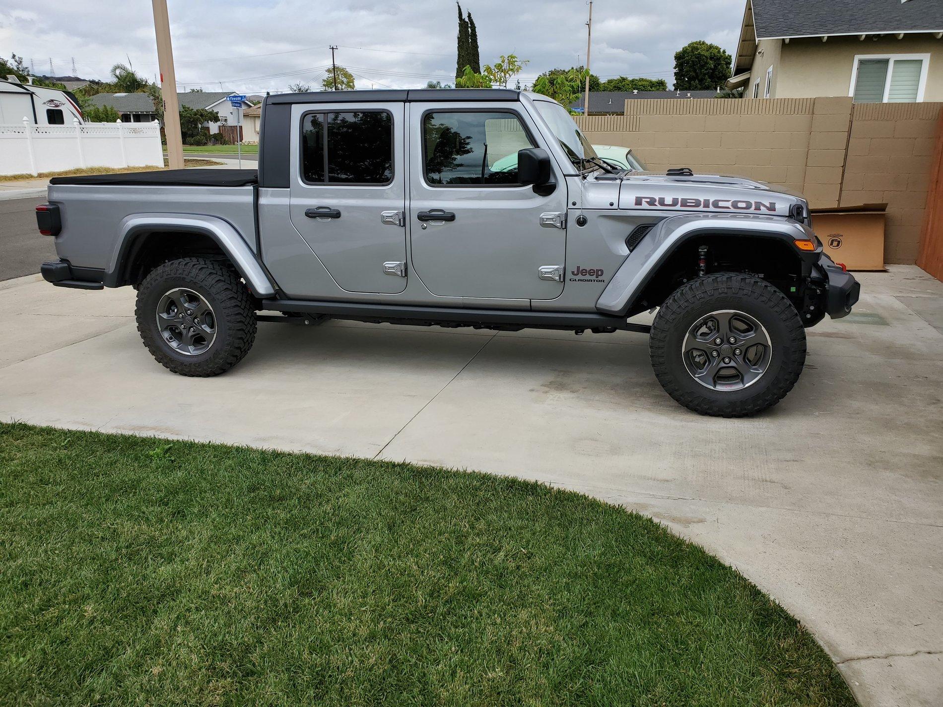 Jeep Gladiator BILLET SILVER Gladiator JT Club 20190928_130609