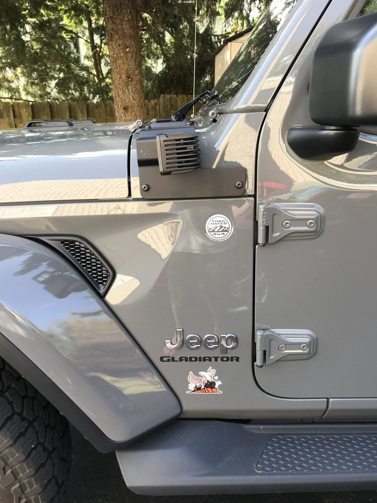 Jeep Gladiator A pillar spots F6EDB51F-1894-4E81-9A8E-93B5CAF0BB6D