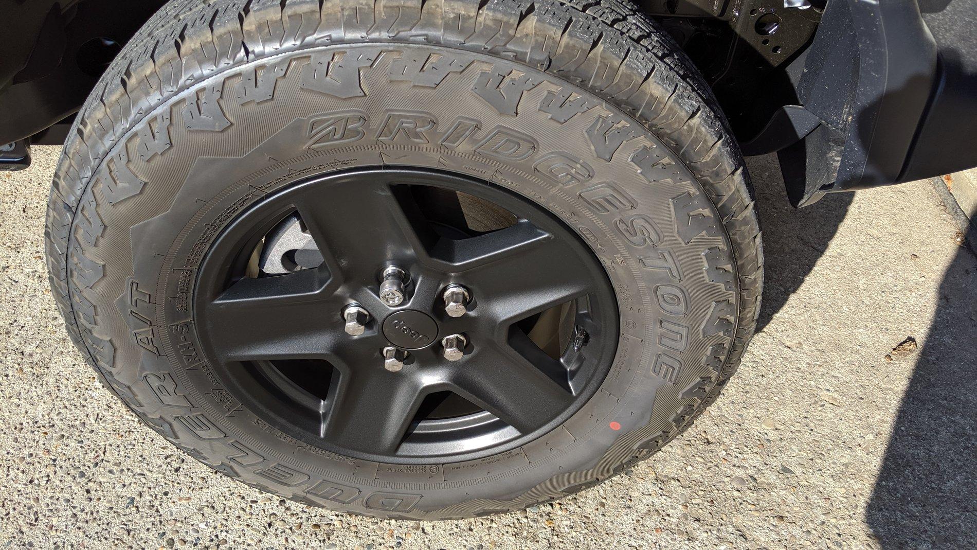 Jeep Gladiator bigger tires on unlifted Sport S MVIMG_20191003_170303