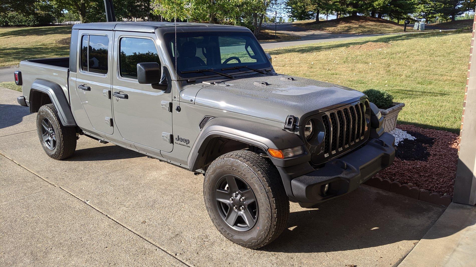 Jeep Gladiator bigger tires on unlifted Sport S MVIMG_20191003_170255