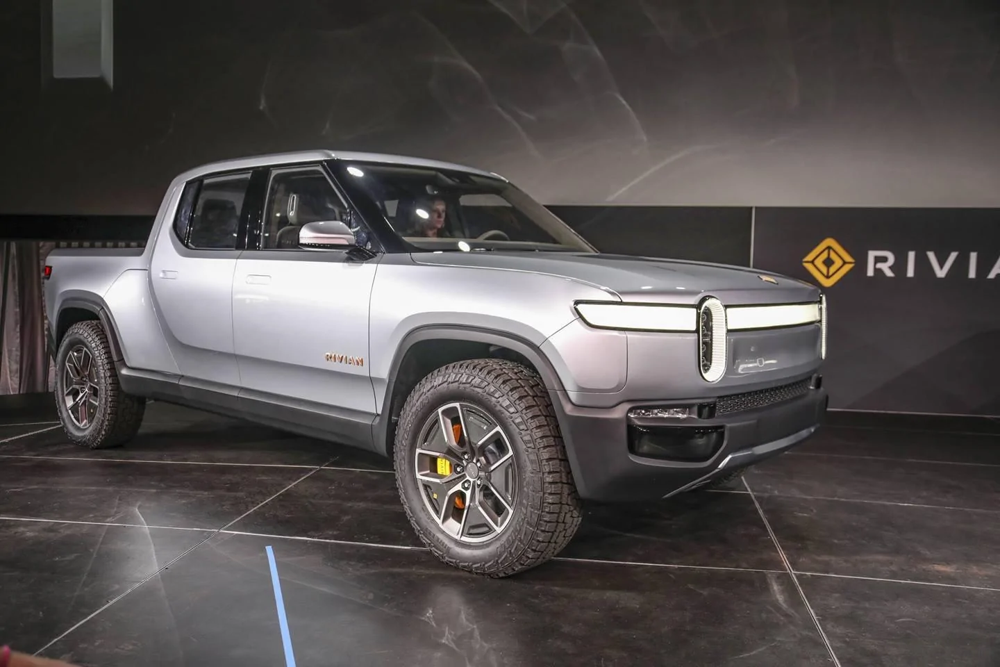 Jeep Gladiator Ford Patents Removable Roof rivian_r1t_la_auto_show_2