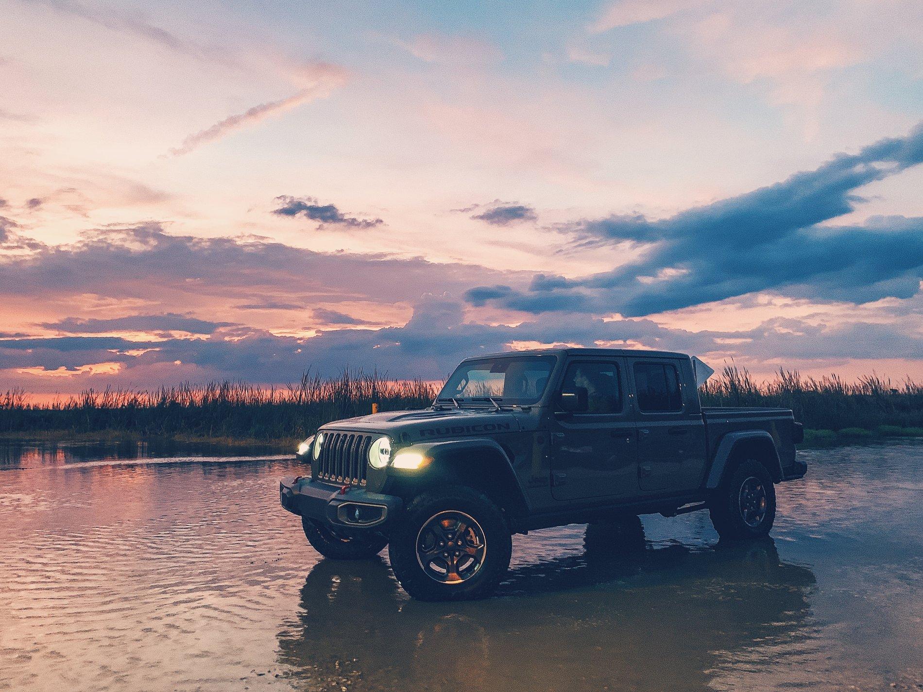 Jeep Gladiator STING GRAY Gladiator JT Club Rudi Sunset
