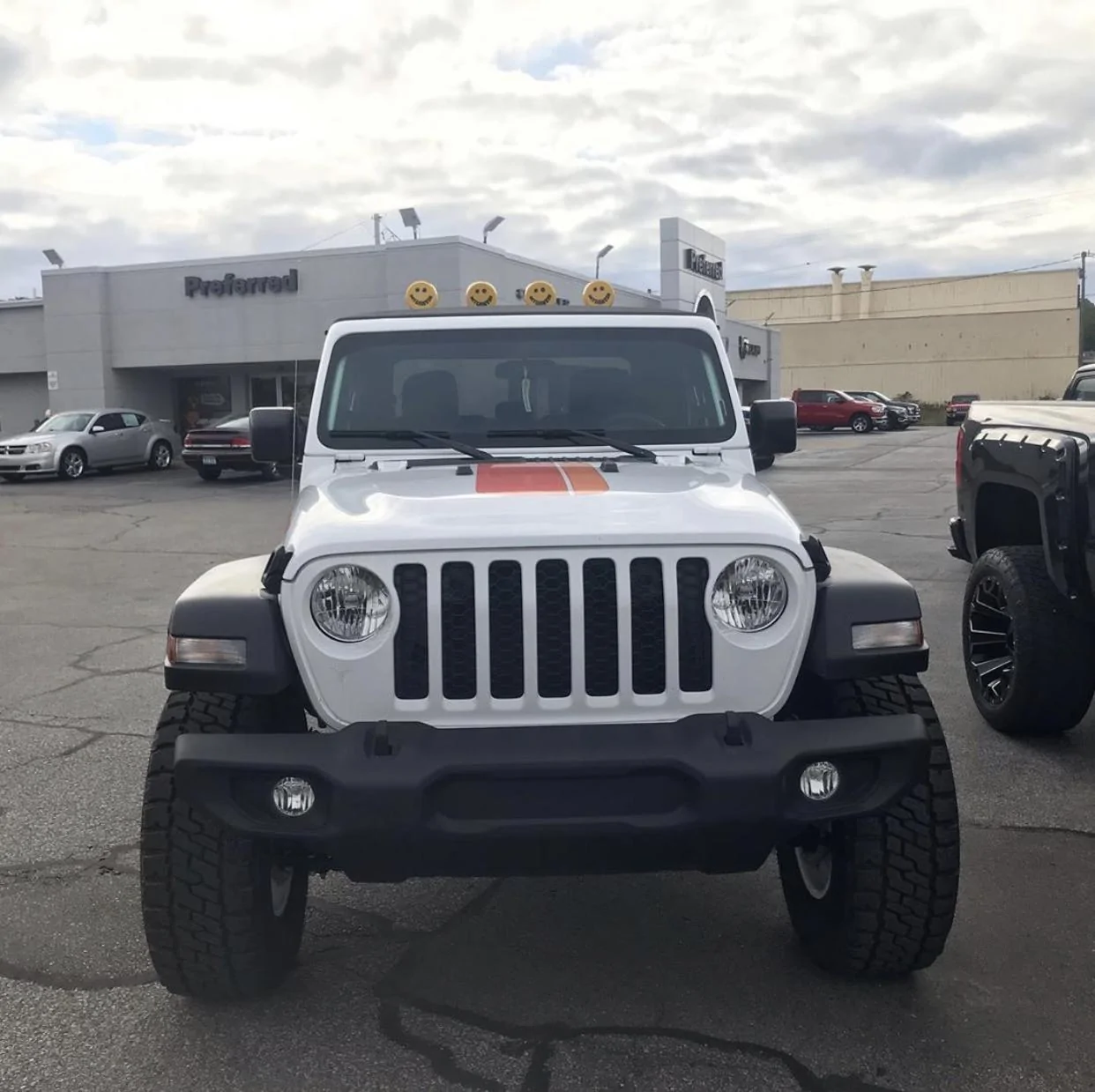 Jeep Gladiator BRIGHT WHITE Gladiator JT Club 5E5CA68F-08AE-4782-A6C7-2E374D9AAFCA