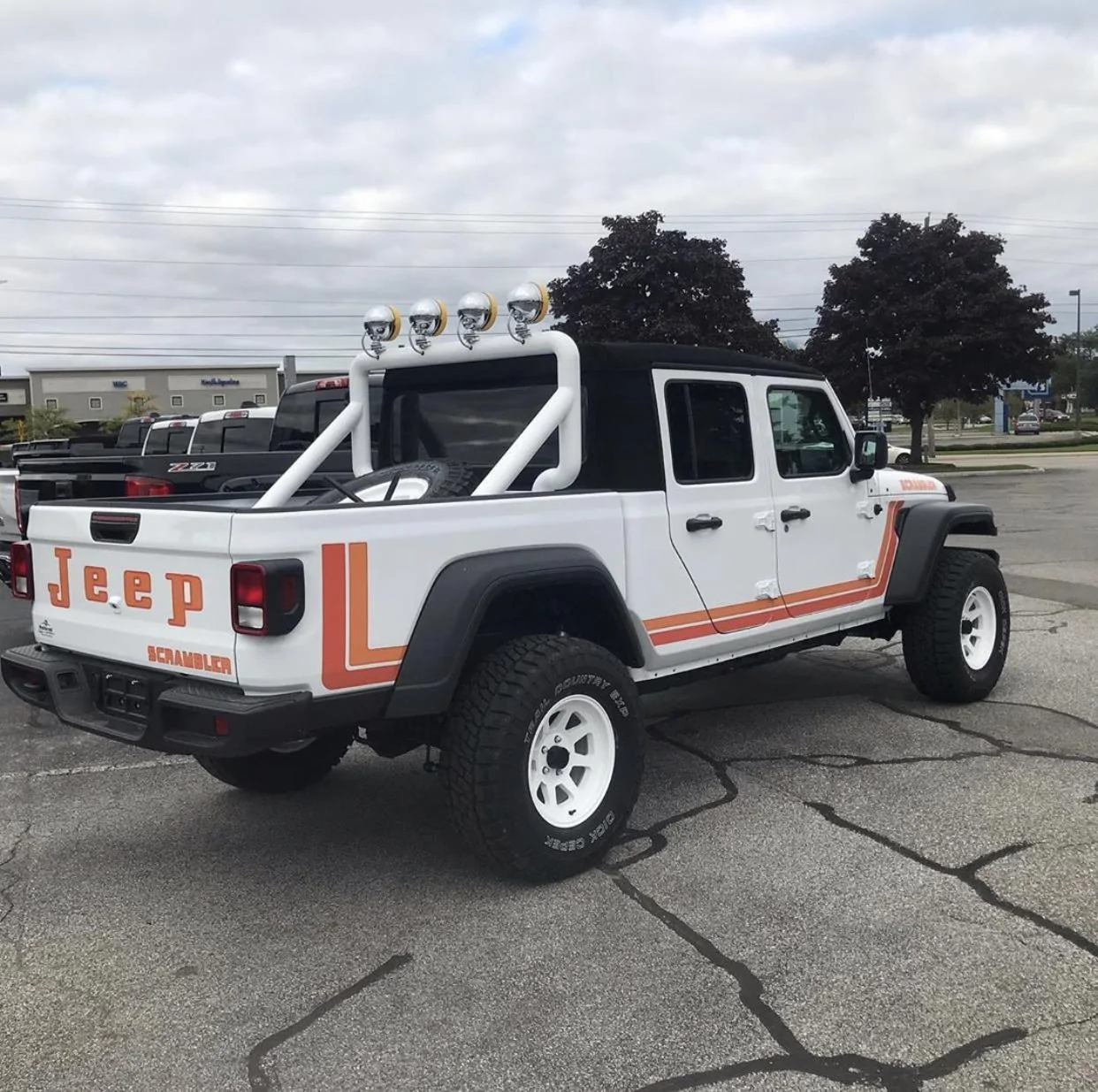 Jeep Gladiator BRIGHT WHITE Gladiator JT Club 95535C99-408C-43E2-97F1-01C5B25EFF27