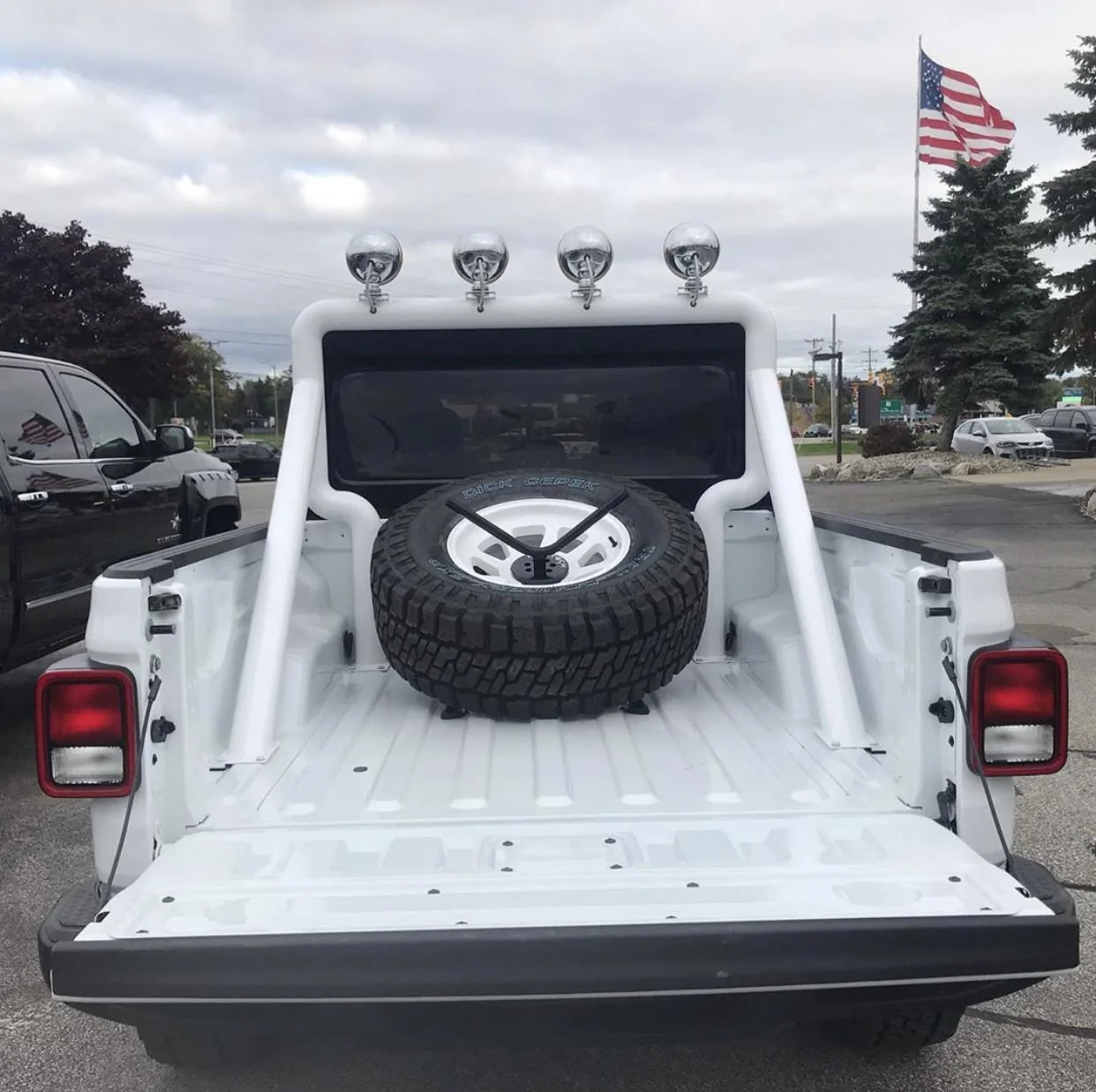 Jeep Gladiator BRIGHT WHITE Gladiator JT Club 6B3ED392-413B-494F-8978-4990EAAFCC90