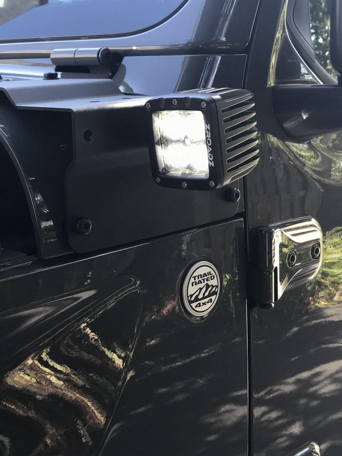 Jeep Gladiator A pillar spots 5ED87611-A3F6-486B-92DF-1CA35CA6542D