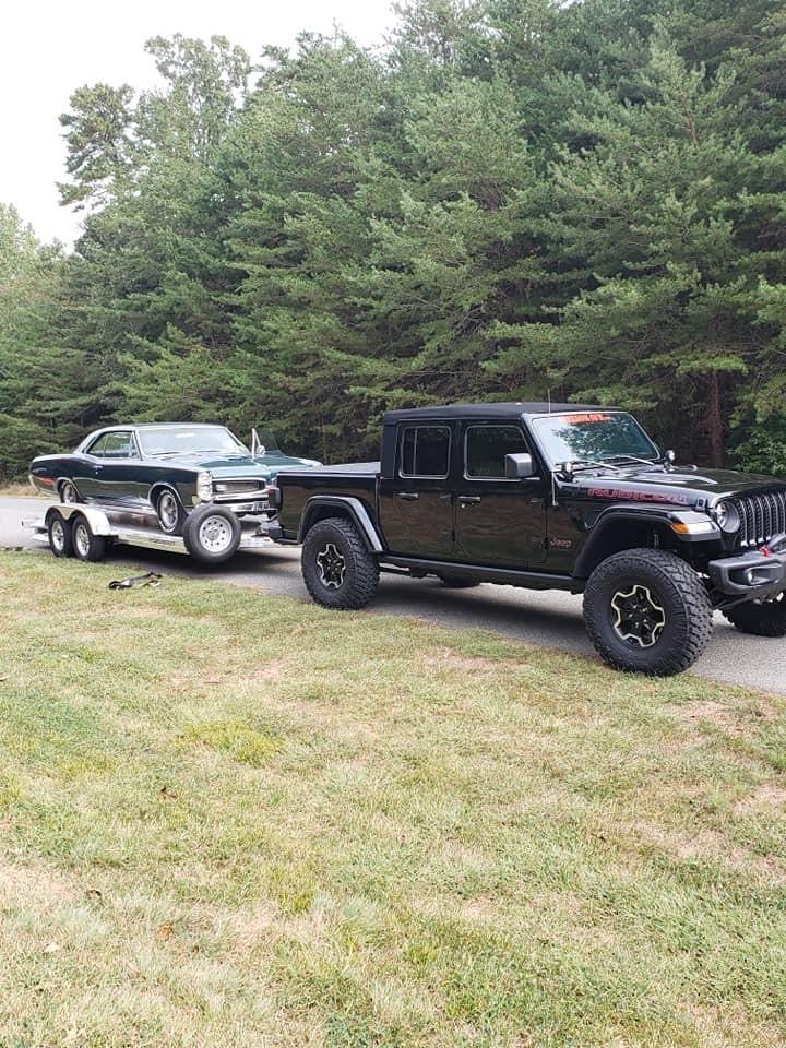 Jeep Gladiator BLACK Gladiator JT Club 194C108A-E70B-49E0-9B1A-C2F0AB5E3E7C
