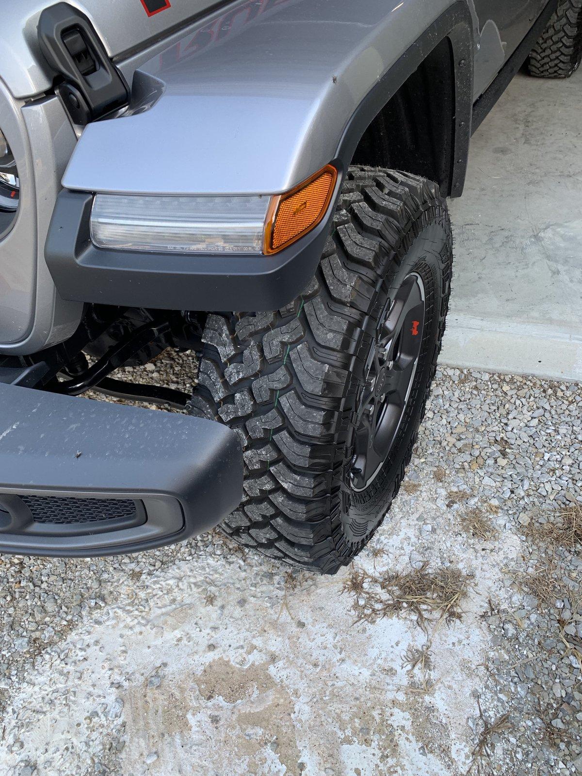 Jeep Gladiator FS : Stock JT Rubicon Wheels w/ Falken MTs & TPMS Kz3YCYTOT2eS%yWnVqt5Cw
