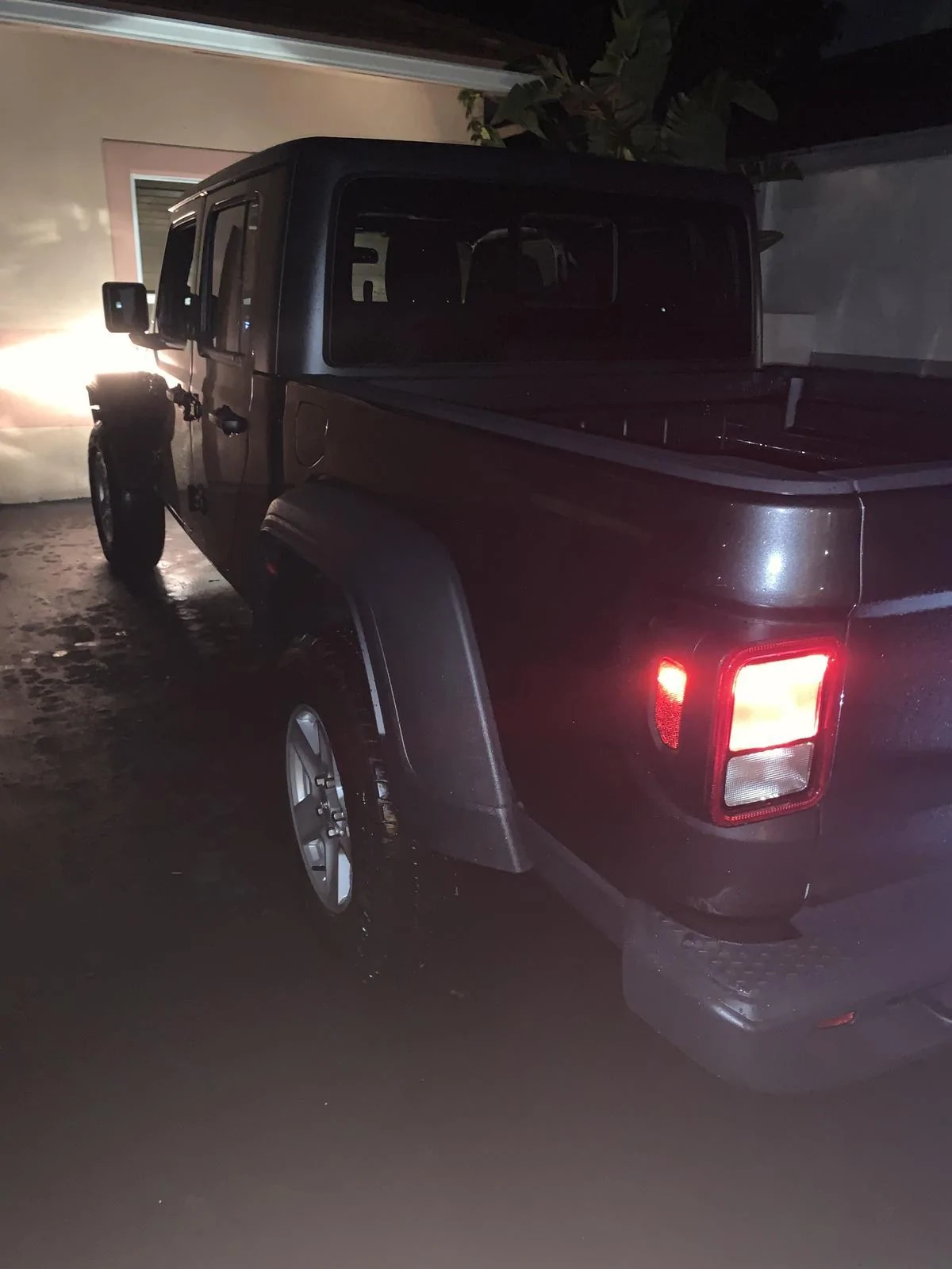 Jeep Gladiator So I bought one... anyone want to tell me what I bought exactly? D29Ton8