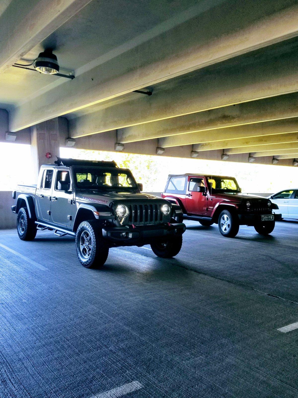 Jeep Gladiator Jeeps Parking Next To Jeeps 20191004_121955