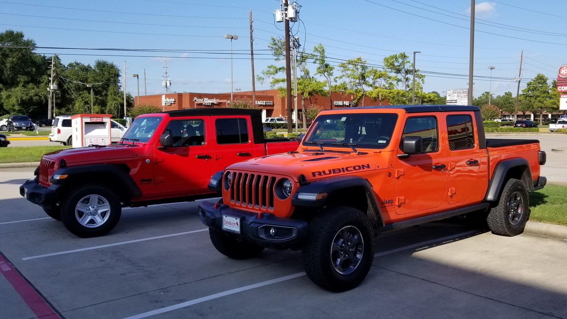 Jeep Gladiator Jeeps Parking Next To Jeeps 20190930_164551 - Resized