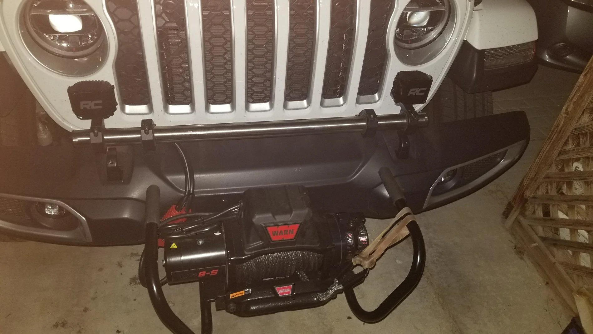 Jeep Gladiator Roof/windshield light bars 20191006_021945