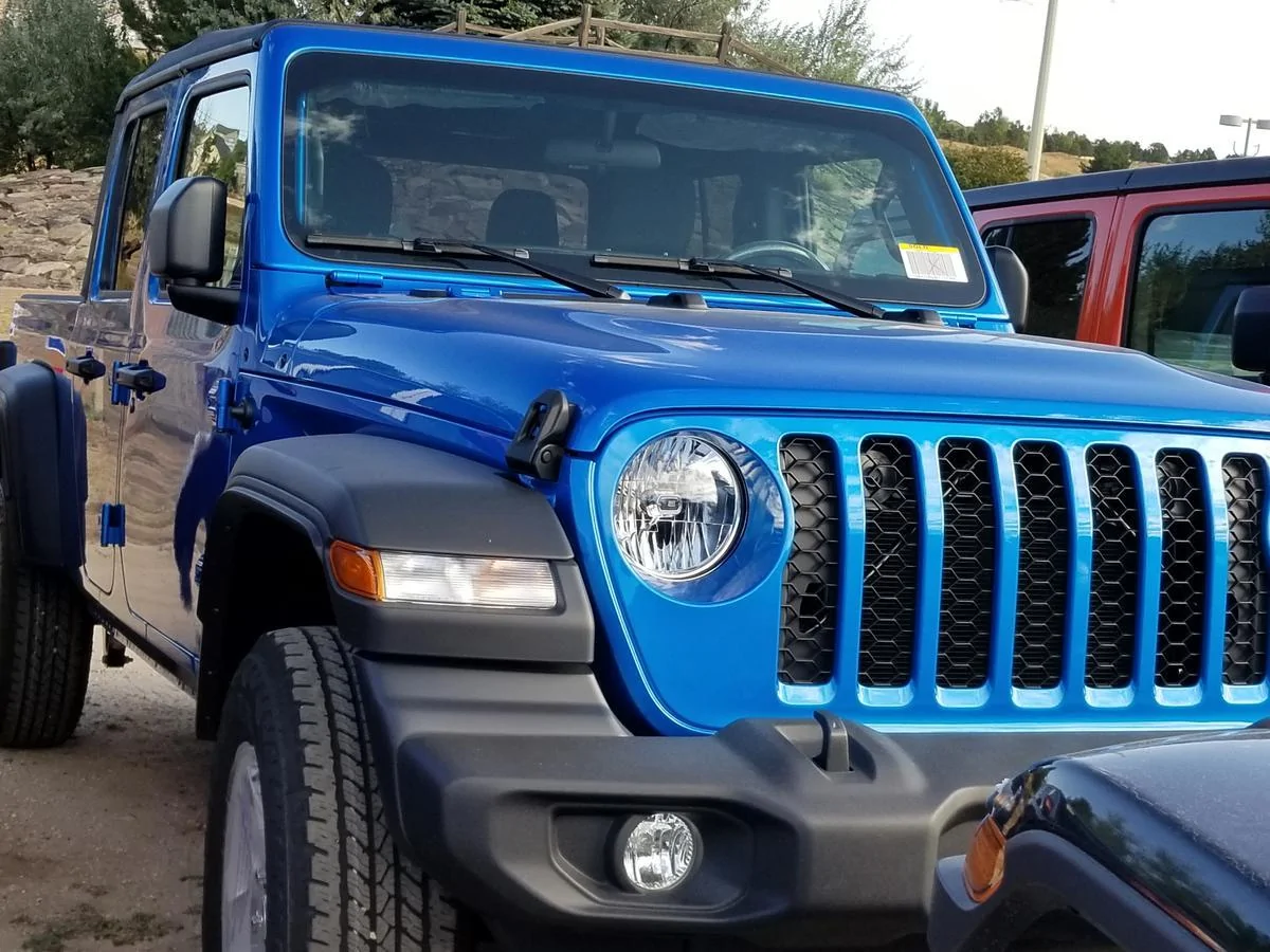 Jeep Gladiator HYDRO BLUE PEARL Gladiator JT Club 3317E3DA-3297-427A-9E7B-CE15CB36B2D7