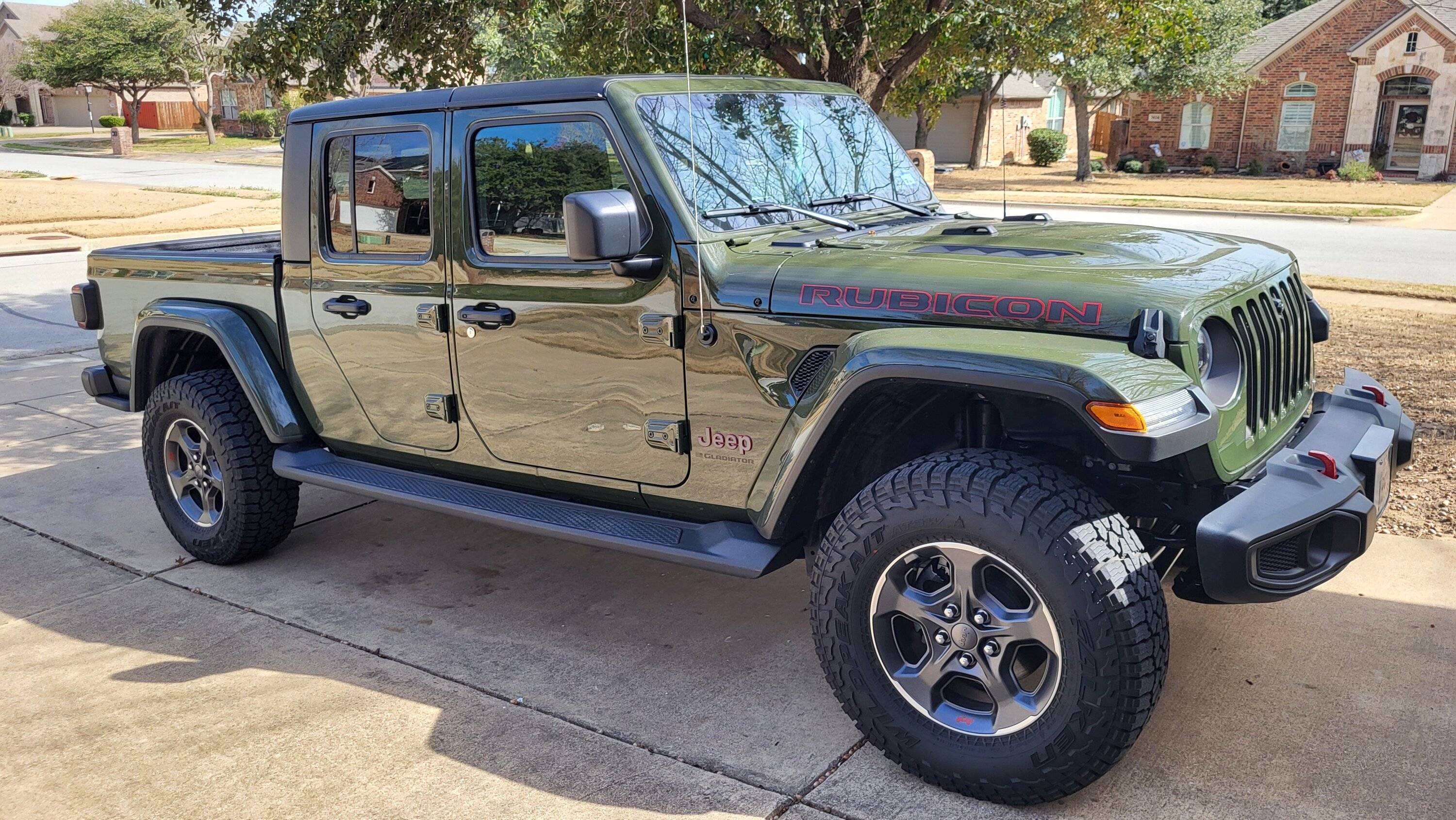 Jeep Gladiator Side Steps for the Wifey 20240217_130152