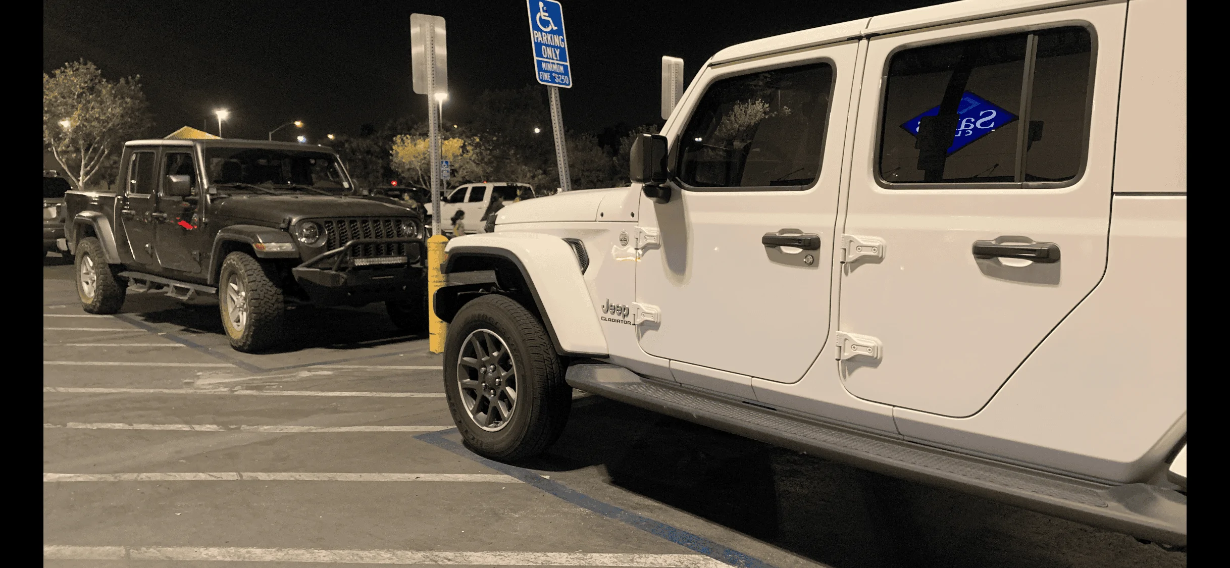 Jeep Gladiator Side Steps for the Wifey IMG_2558