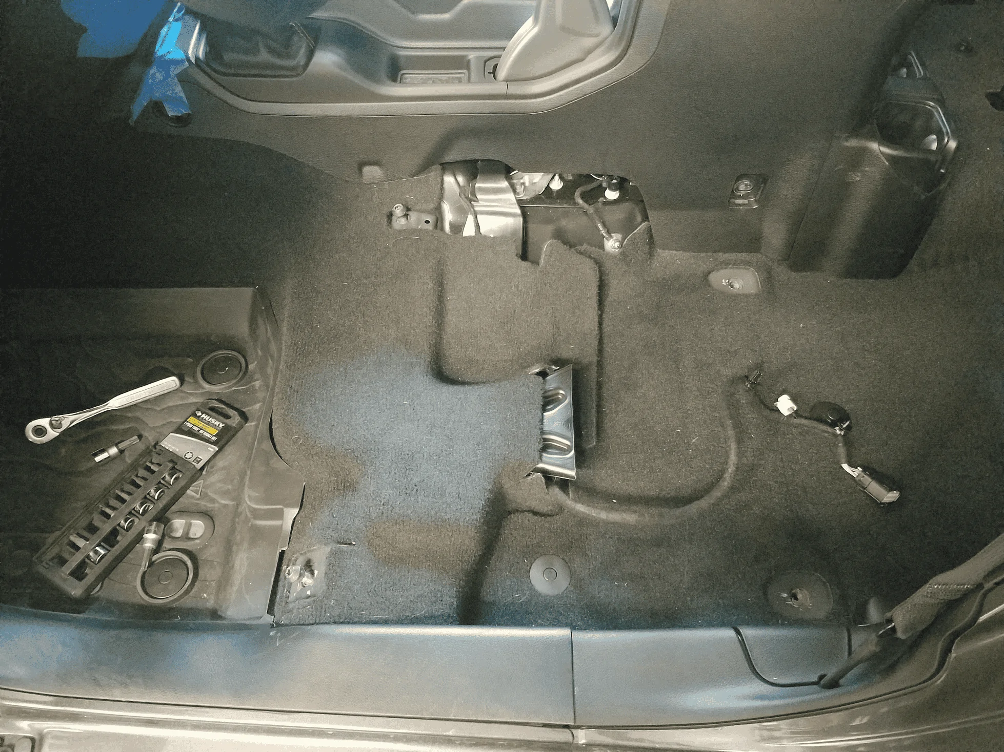 Jeep Gladiator Ohhhhhhhhh the irritation of it all.  Trying to swap seats but the yellow airbag connector! 1708385351776