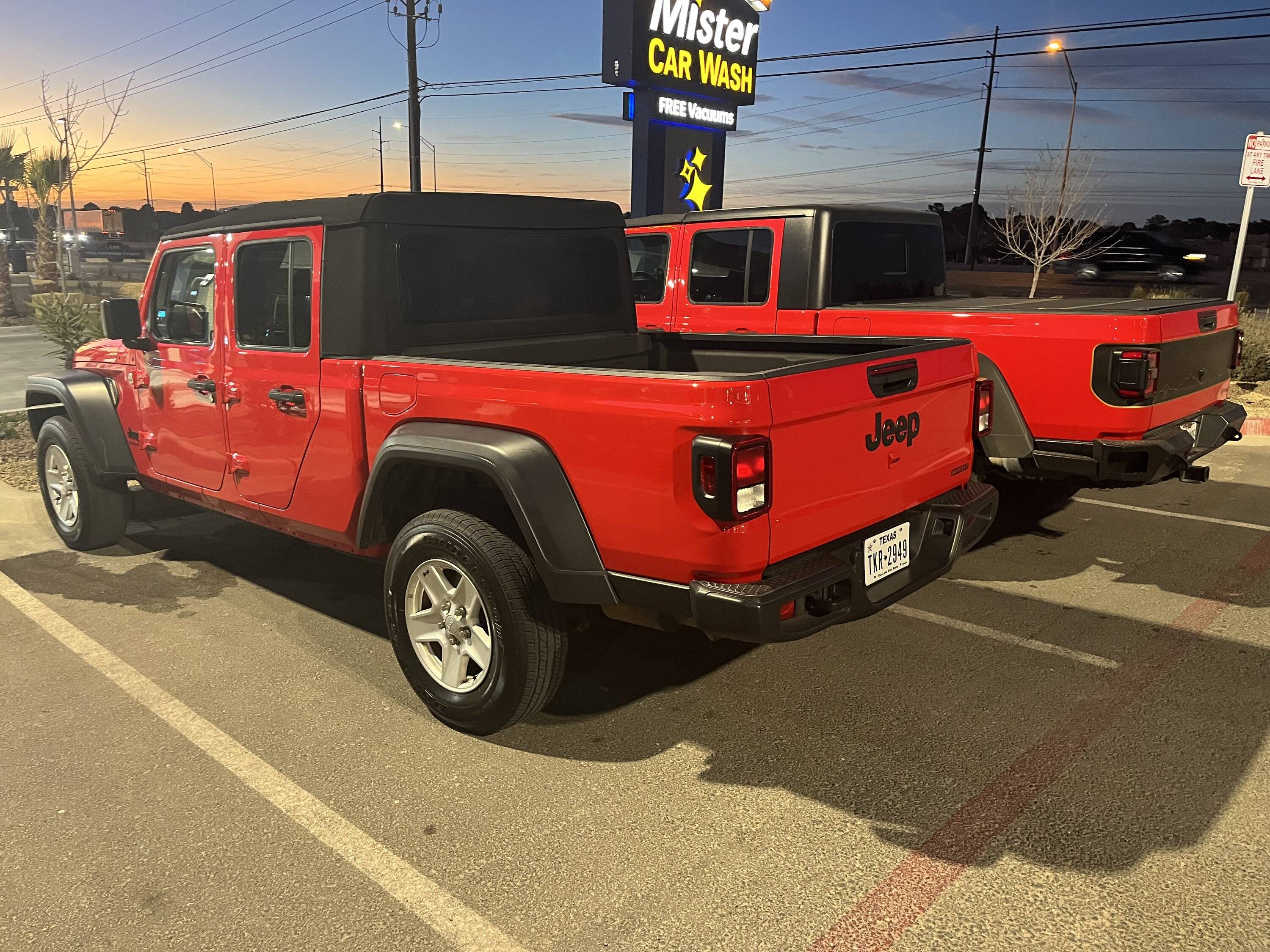 Jeep Gladiator Jeeps Parking Next To Jeeps IMG_9095[1].JPG