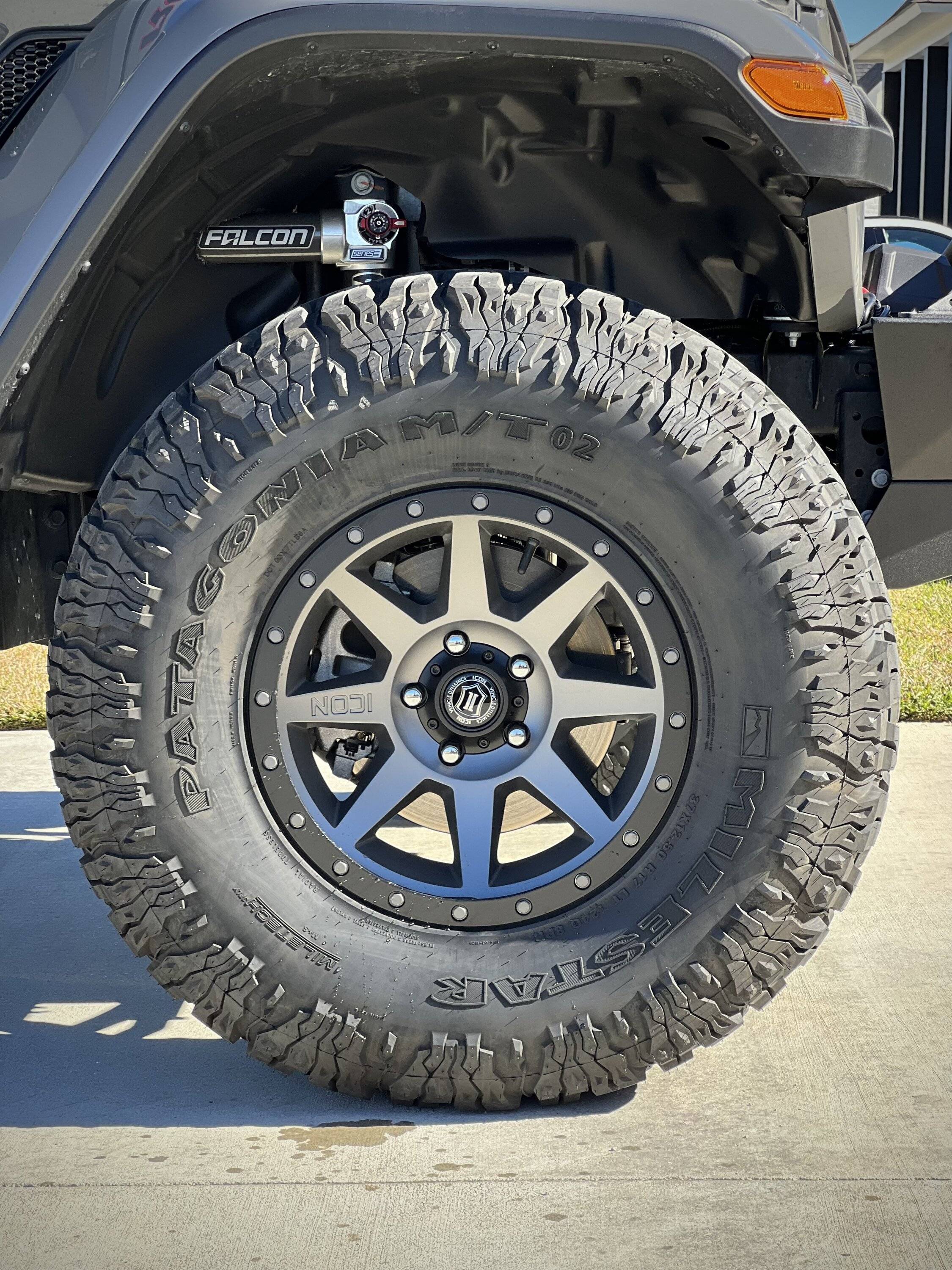 Jeep Gladiator Help me decide? Wheel color and Backspacing IMG_4308