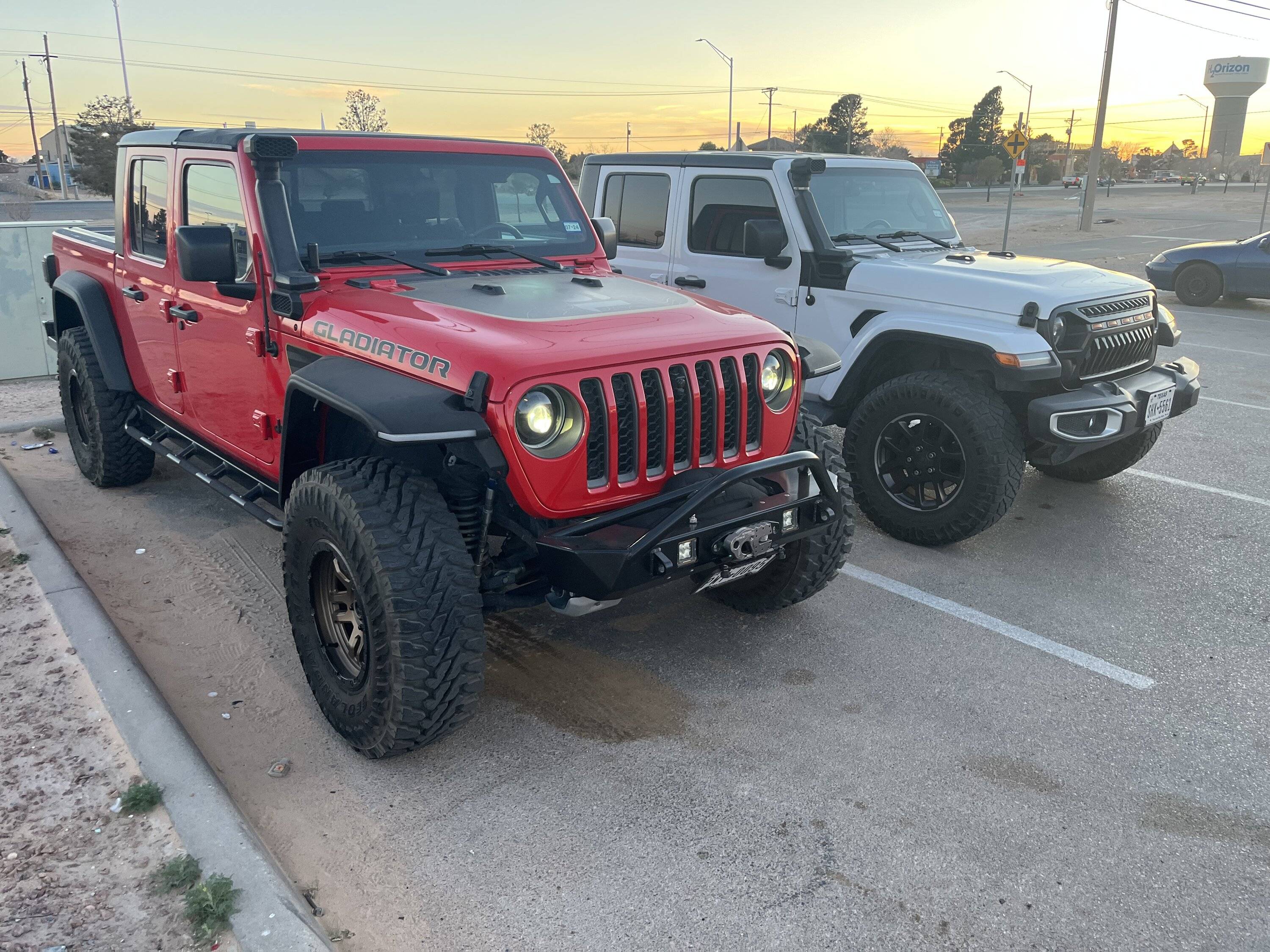 Jeep Gladiator Jeeps Parking Next To Jeeps IMG_9103.JPG
