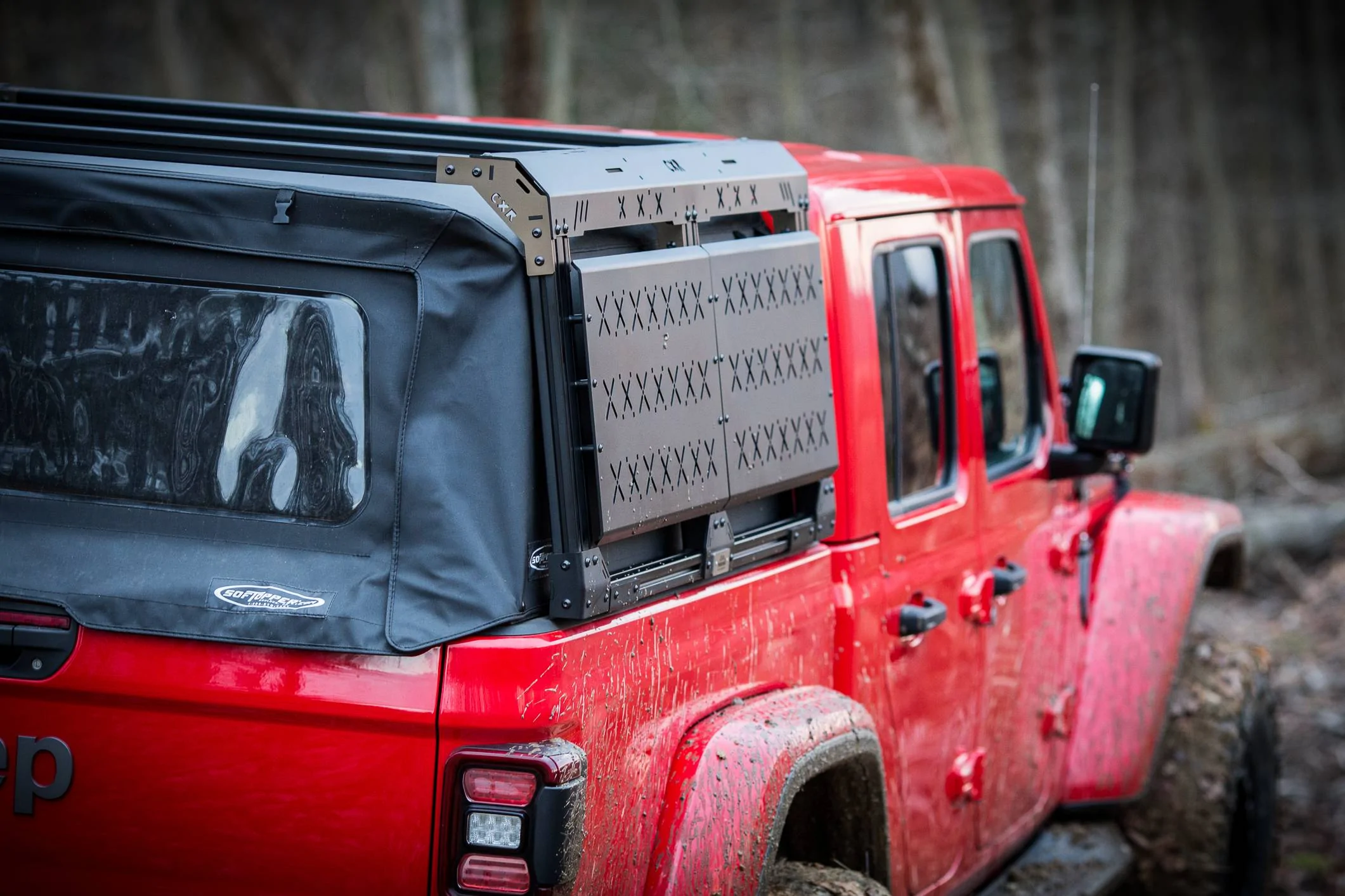 Jeep Gladiator Custom Angled Rack Using 1030 Extruded Aluminum Gladiator Softopper -7