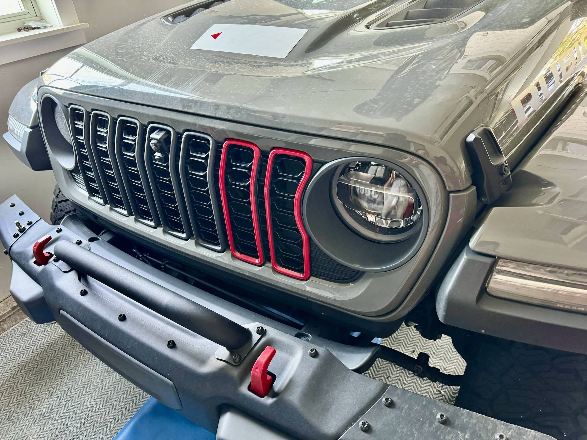 Jeep Gladiator 2024 + Jeep Wrangler JL/ JT Grille Pinstripes Inlays IMG_0951