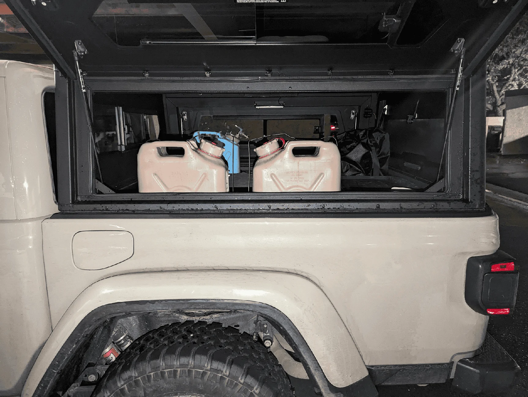 Jeep Gladiator Alu-Cab Contour Canopy Roll Call - not Camper PXL_20240227_033000241