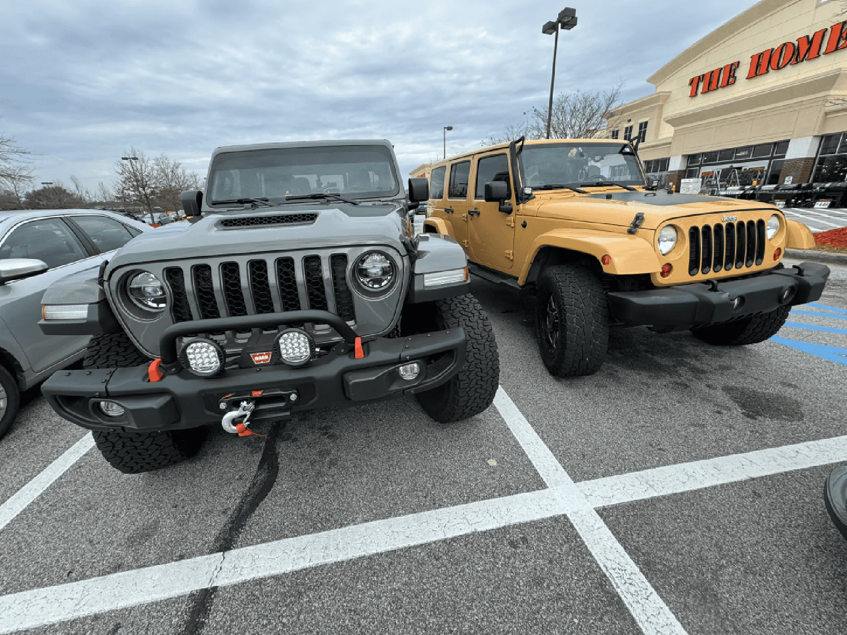 Jeep Gladiator Jeeps Parking Next To Jeeps IMG_9237
