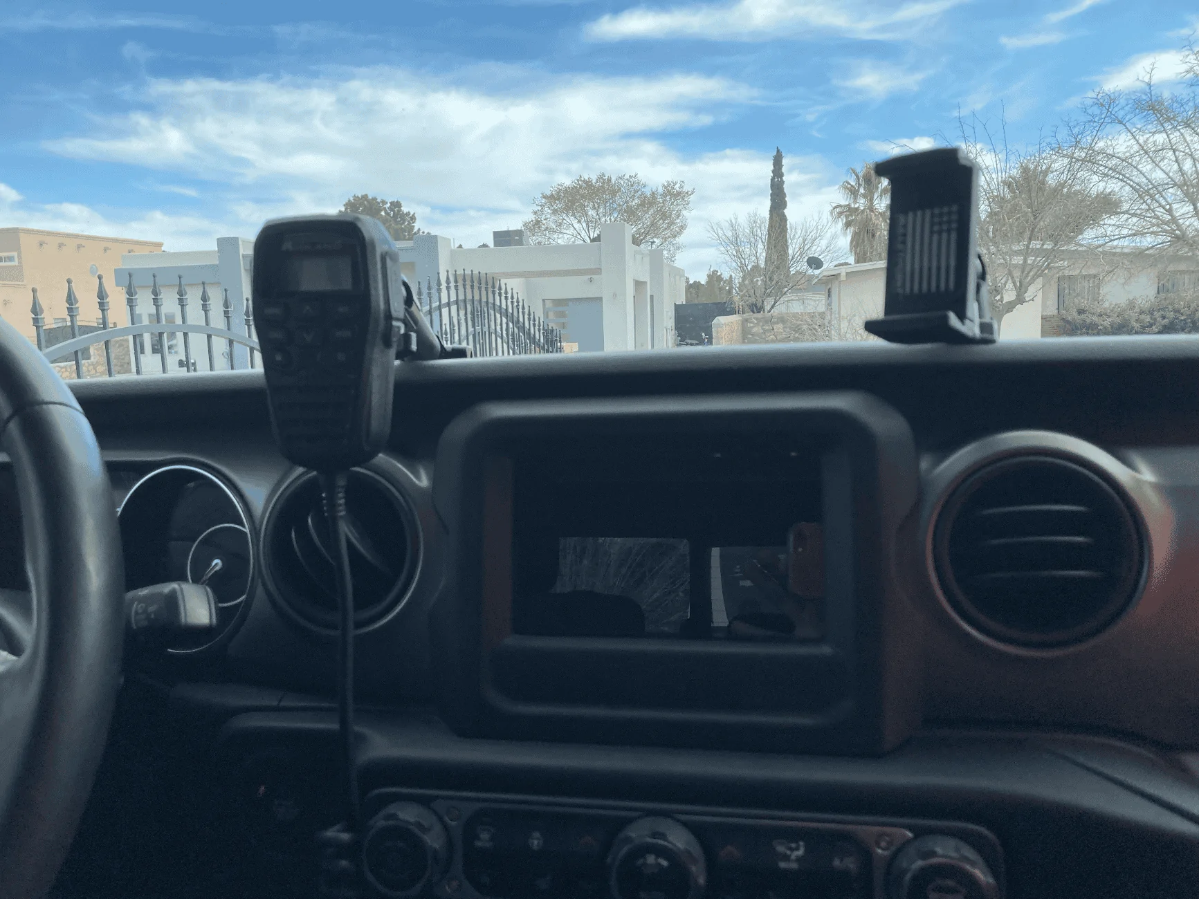 Jeep Gladiator Aftermarket Aux switch control IMG_4780