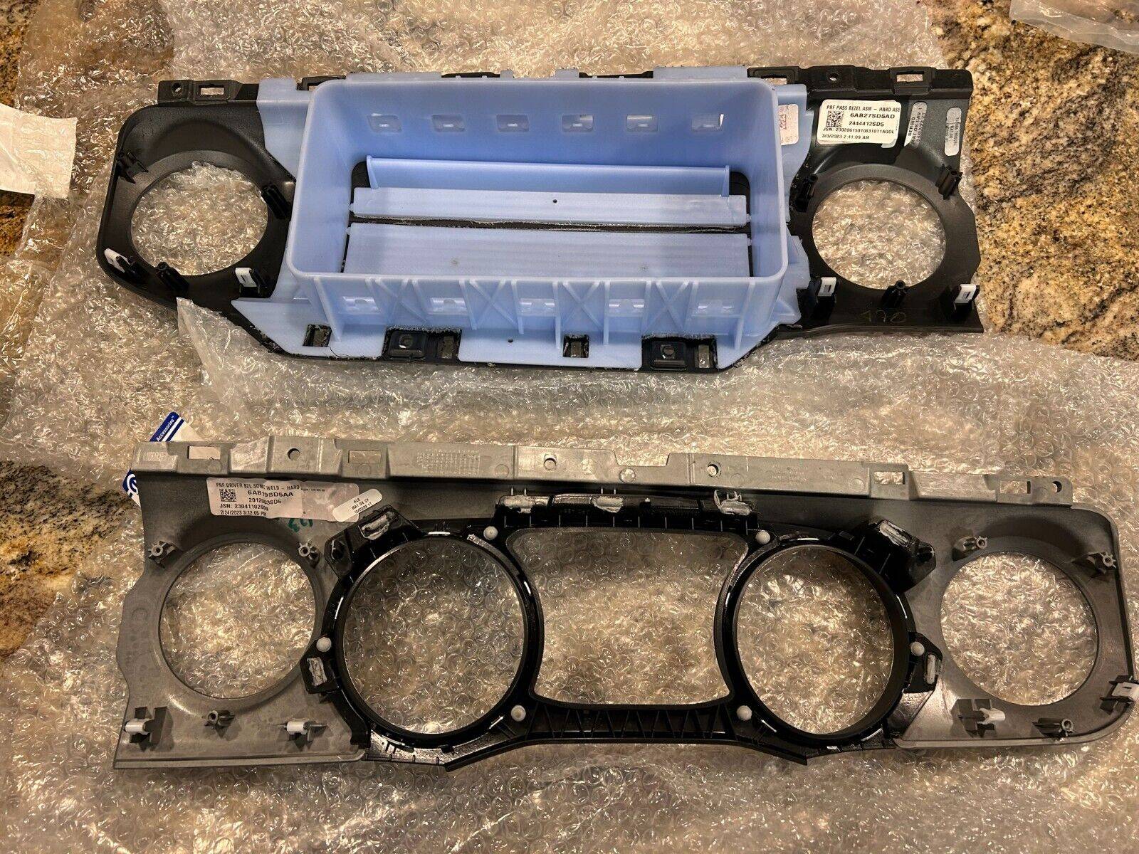 Jeep Gladiator 2018-2023 Jeep Wrangler Gladiator OEM Full Dash 6AB19SD5AA 6AB27SD5AD s-l1600 (3)