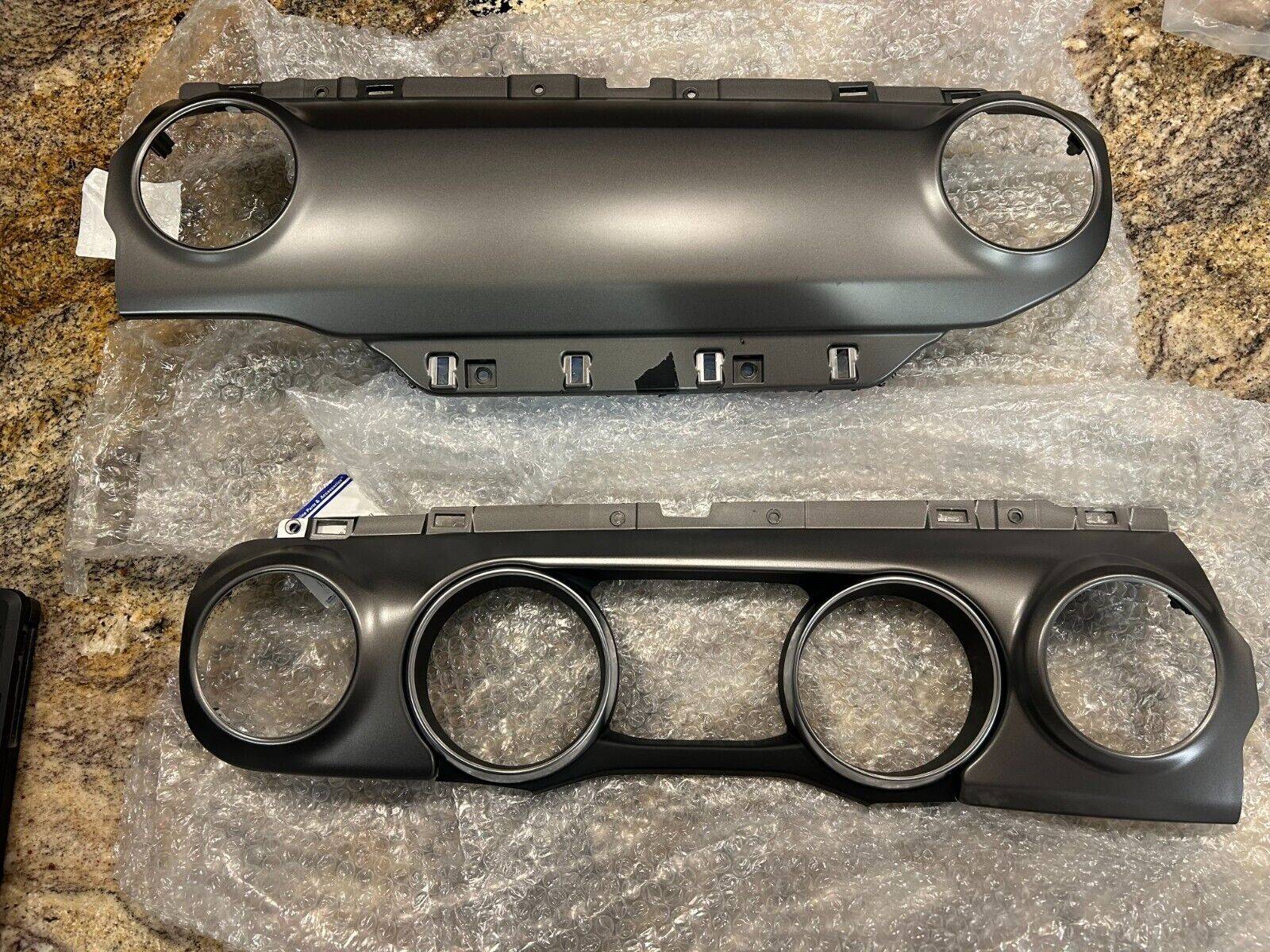 Jeep Gladiator 2018-2023 Jeep Wrangler Gladiator OEM Full Dash 6AB19SD5AA 6AB27SD5AD s-l1600