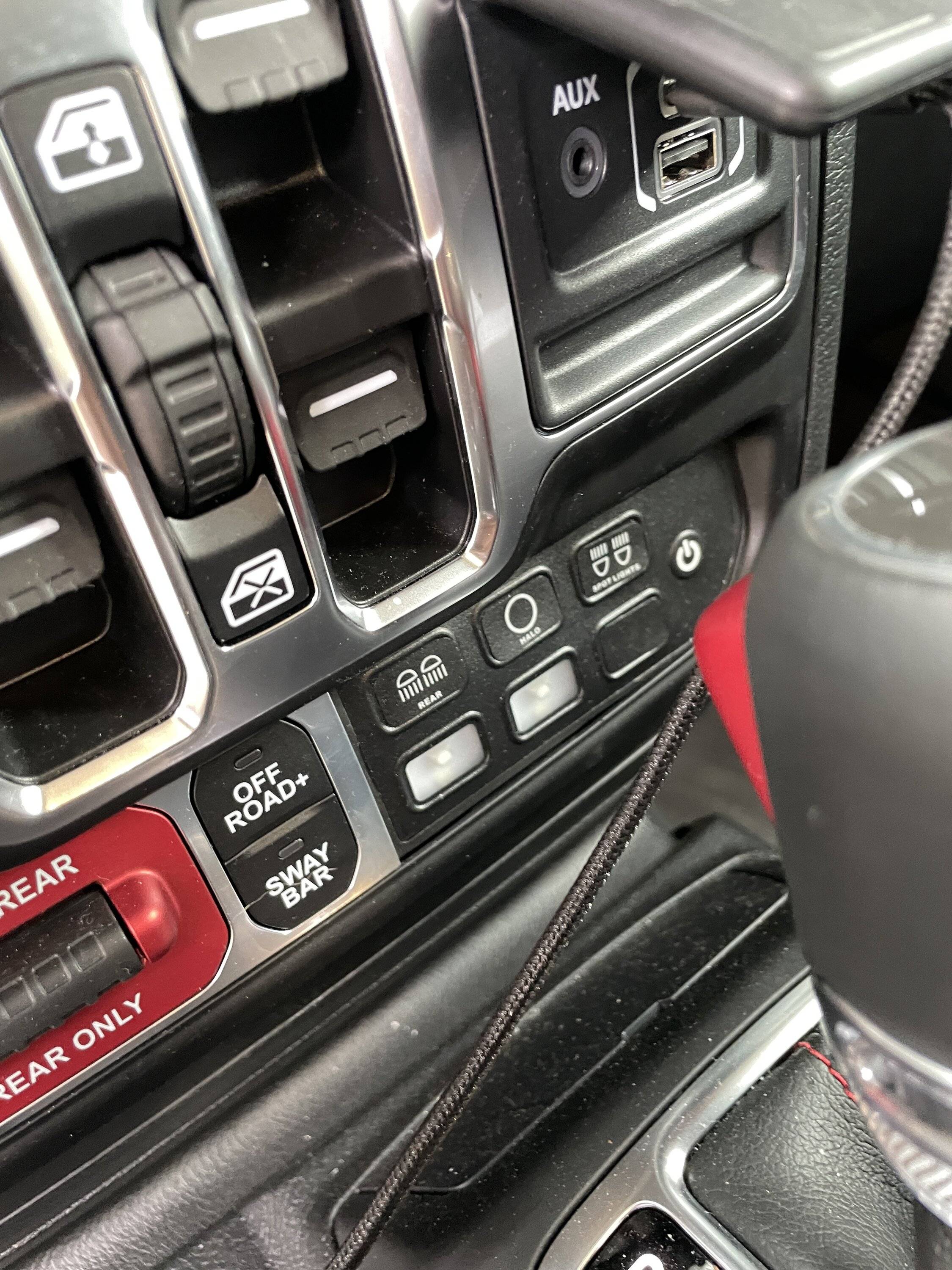 Jeep Gladiator Aftermarket Aux switch control IMG_7164
