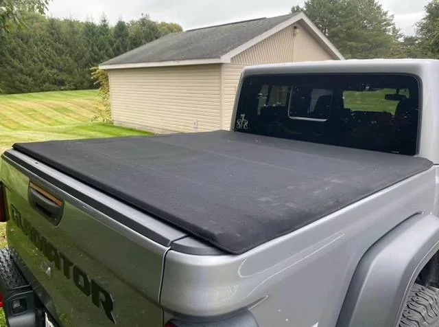 Jeep Gladiator Mopar Twill Roll-up Tonneau IMG_0885