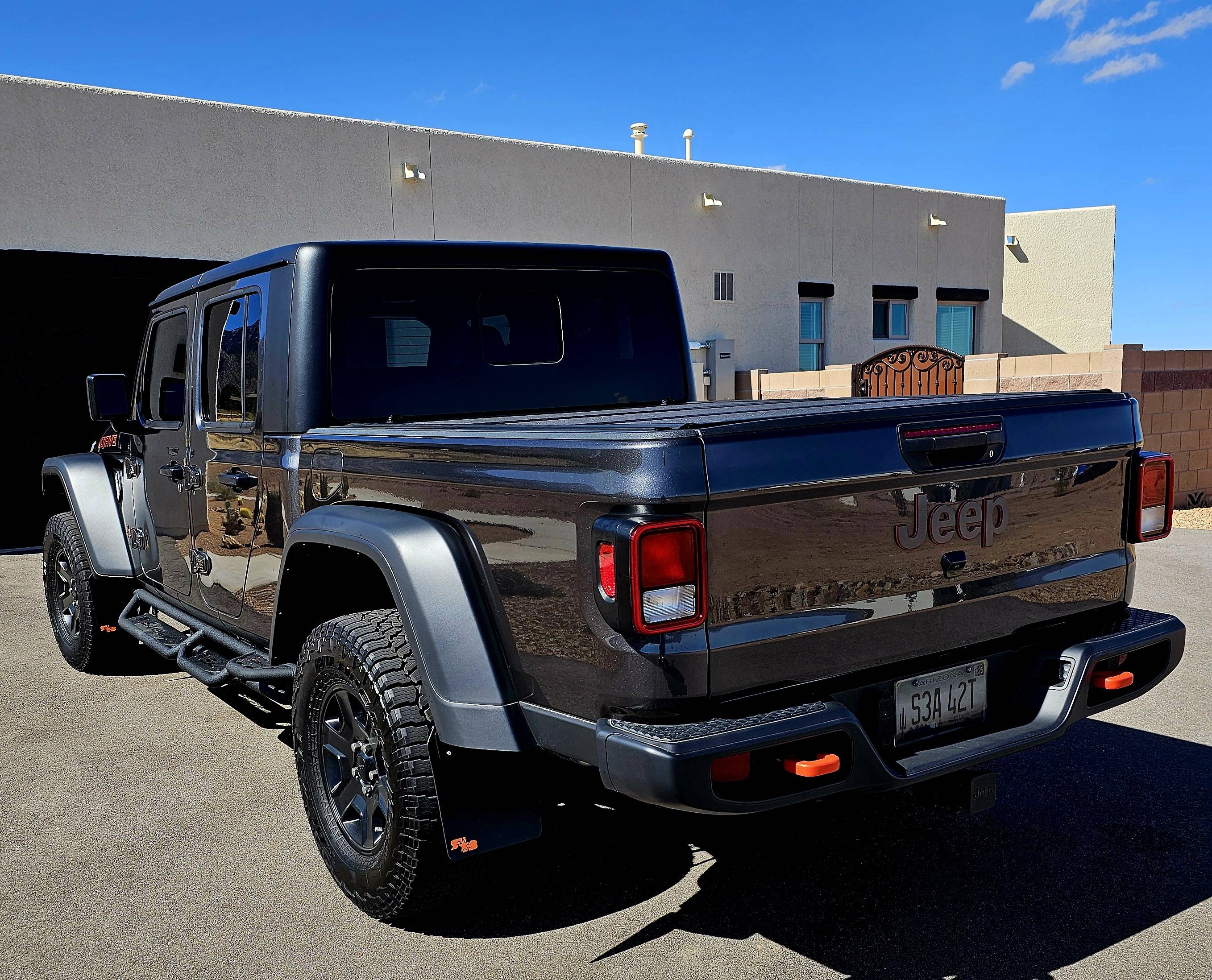 Jeep Gladiator Anyone using Door Steps? 1000010060