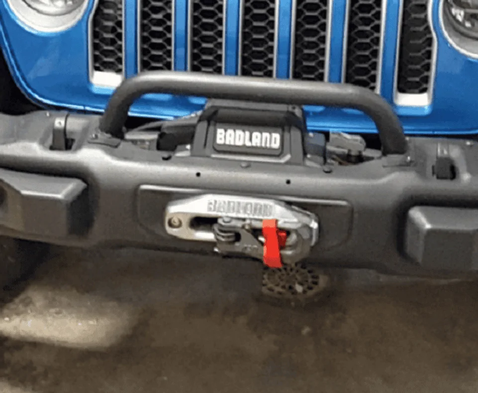 Jeep Gladiator Winch hook isolator, or just hook to a shackle and leave a little slack? 1709259753911