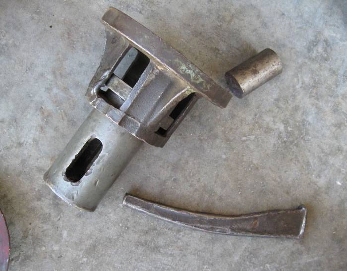 Jeep Gladiator Vape pen fell between driver seat and center console javelin-differential-axle-3