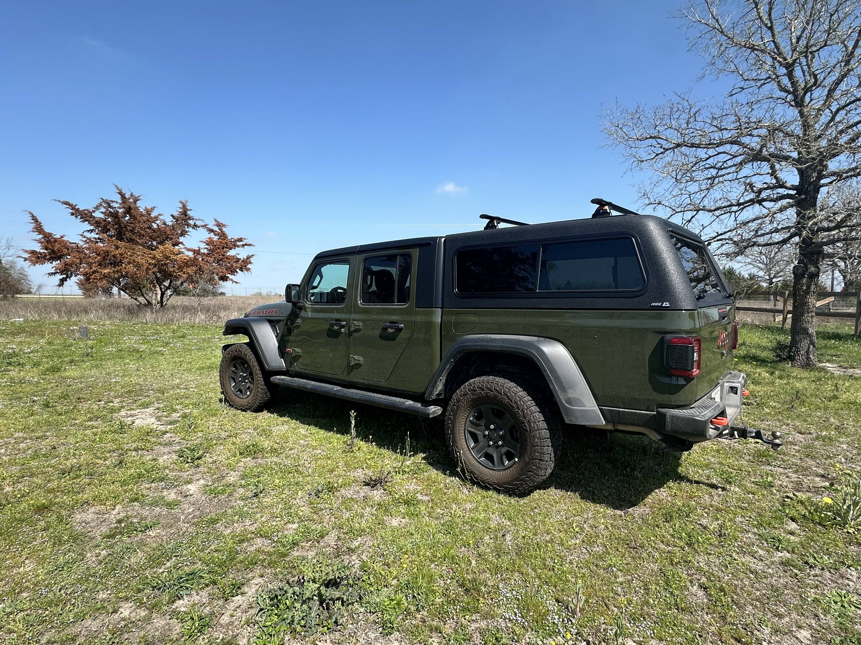 Jeep Gladiator ARE CX Classic Bed Topper IMG_7991