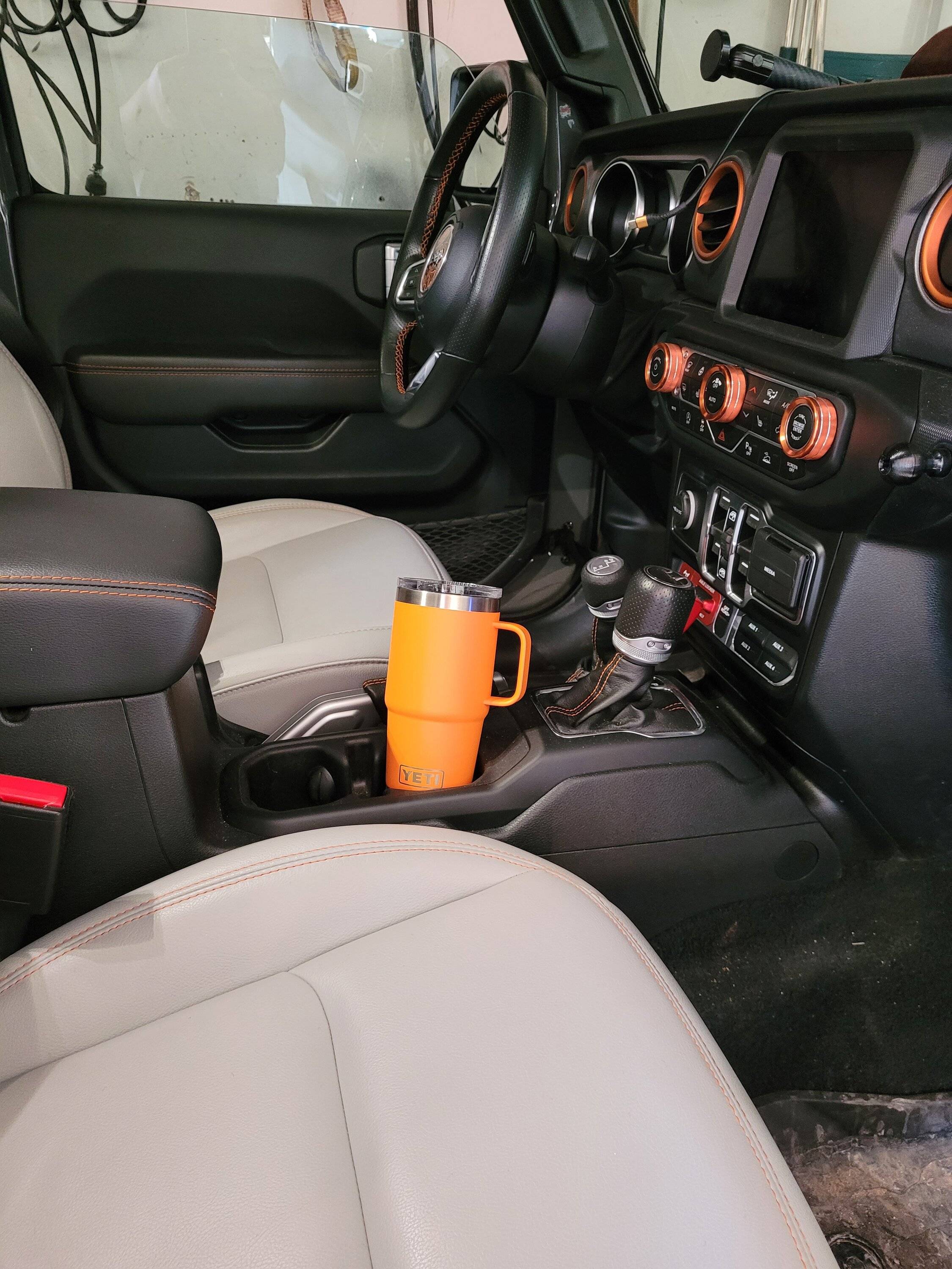 Jeep Gladiator Mojave orange mods 20240301_164412