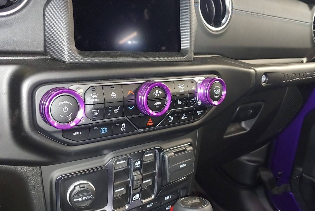 Jeep Gladiator Mojave - Matching Rimgs for Speedometer and Steering wheel? 20230206_161424