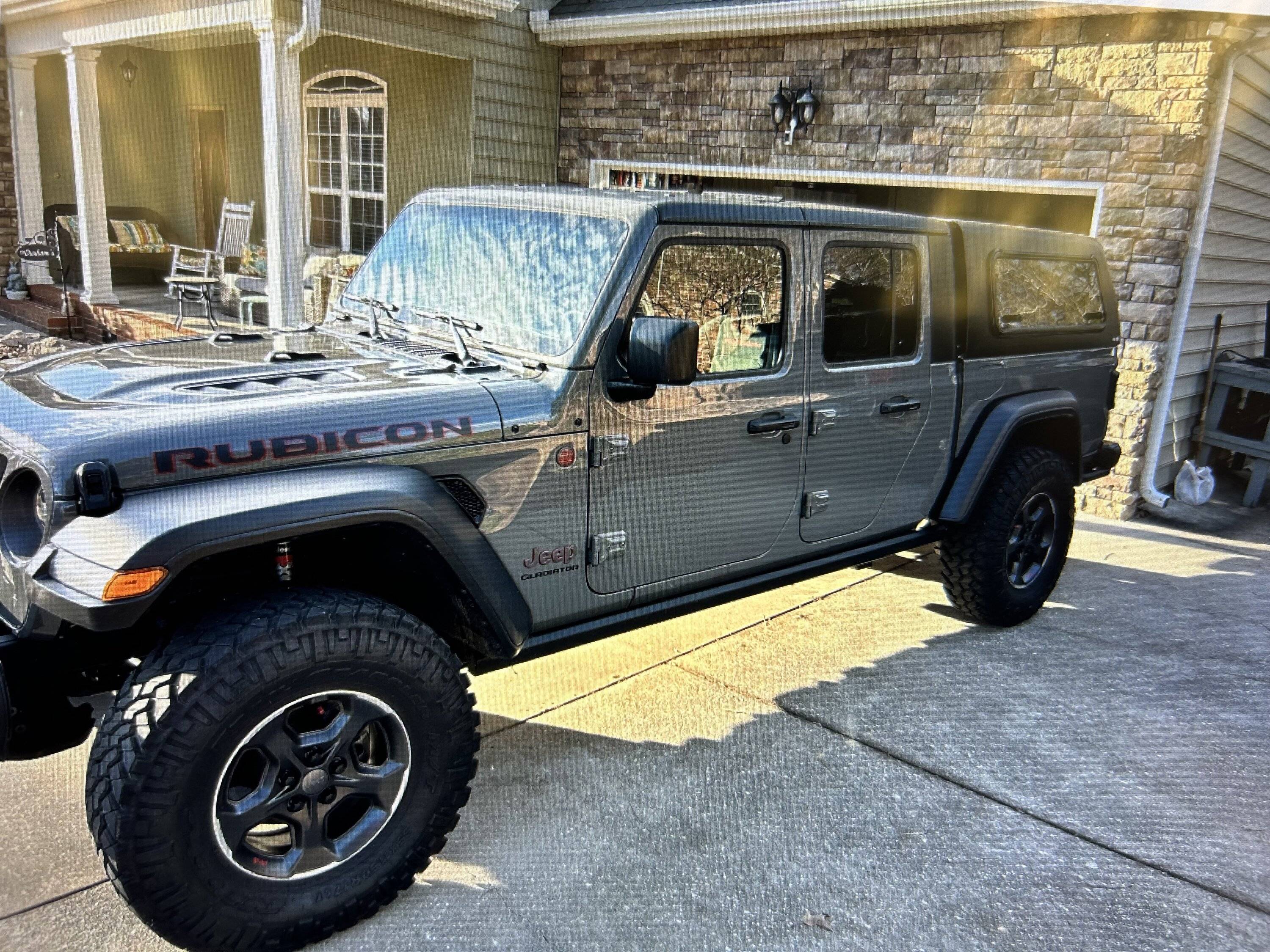 Jeep Gladiator ARE CX Classic Bed Topper IMG_0217