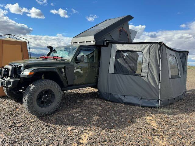 Jeep Gladiator Alu-Cab Canopy Camper Roll Call IMG_6024